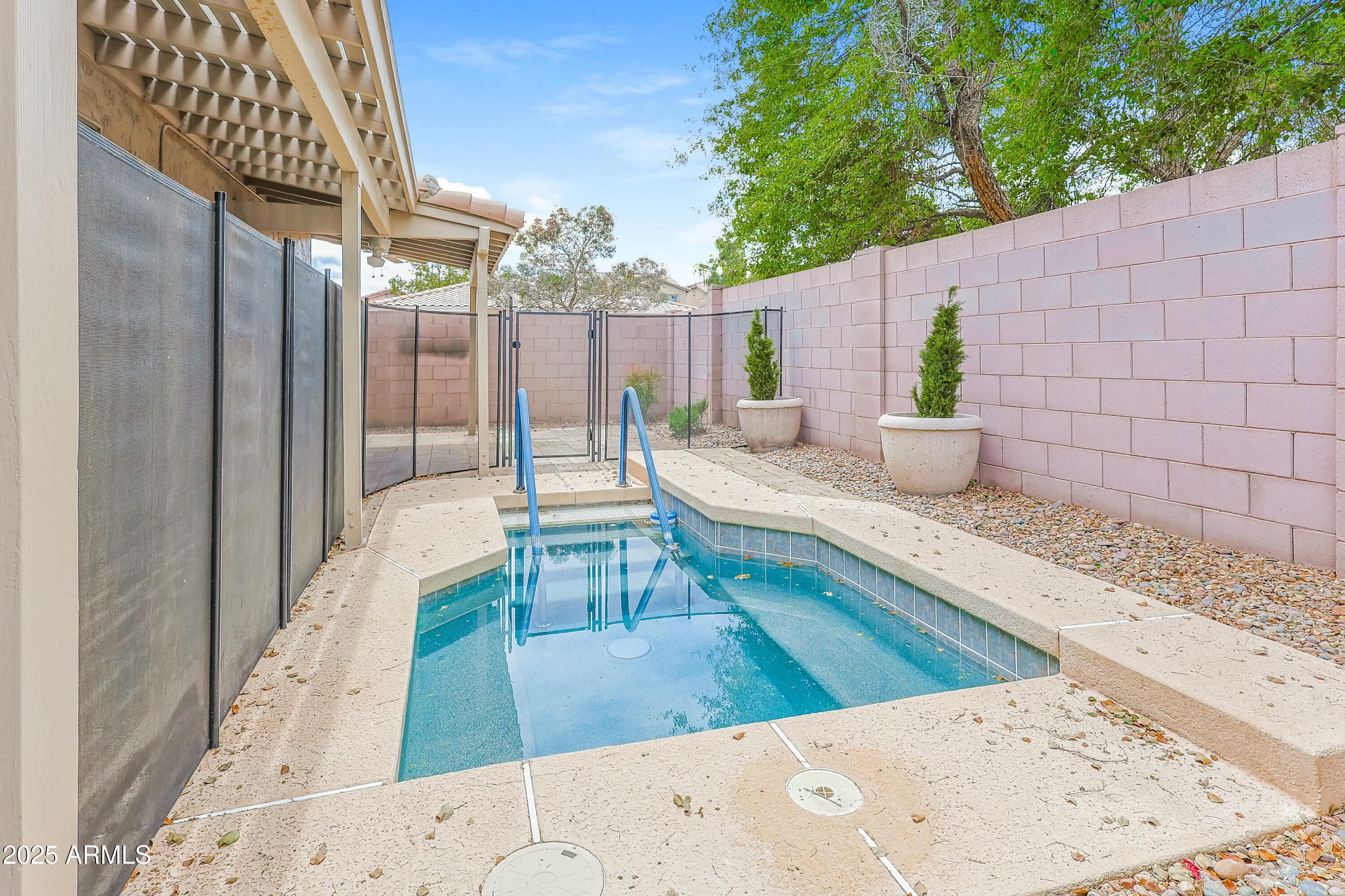 2600 E LA COSTA Drive