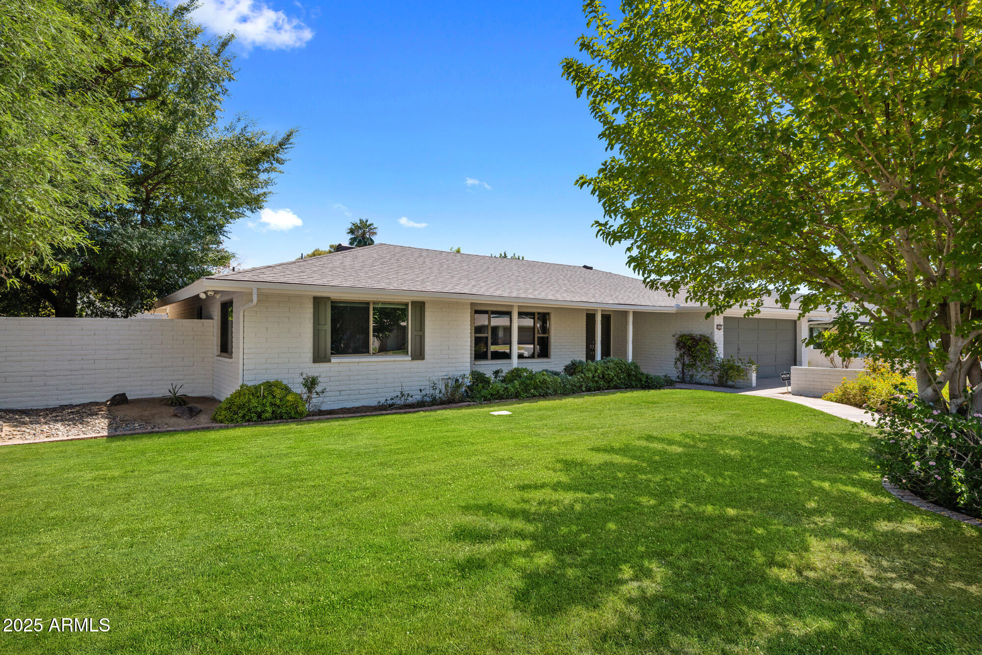 3437 E MEADOWBROOK Avenue
