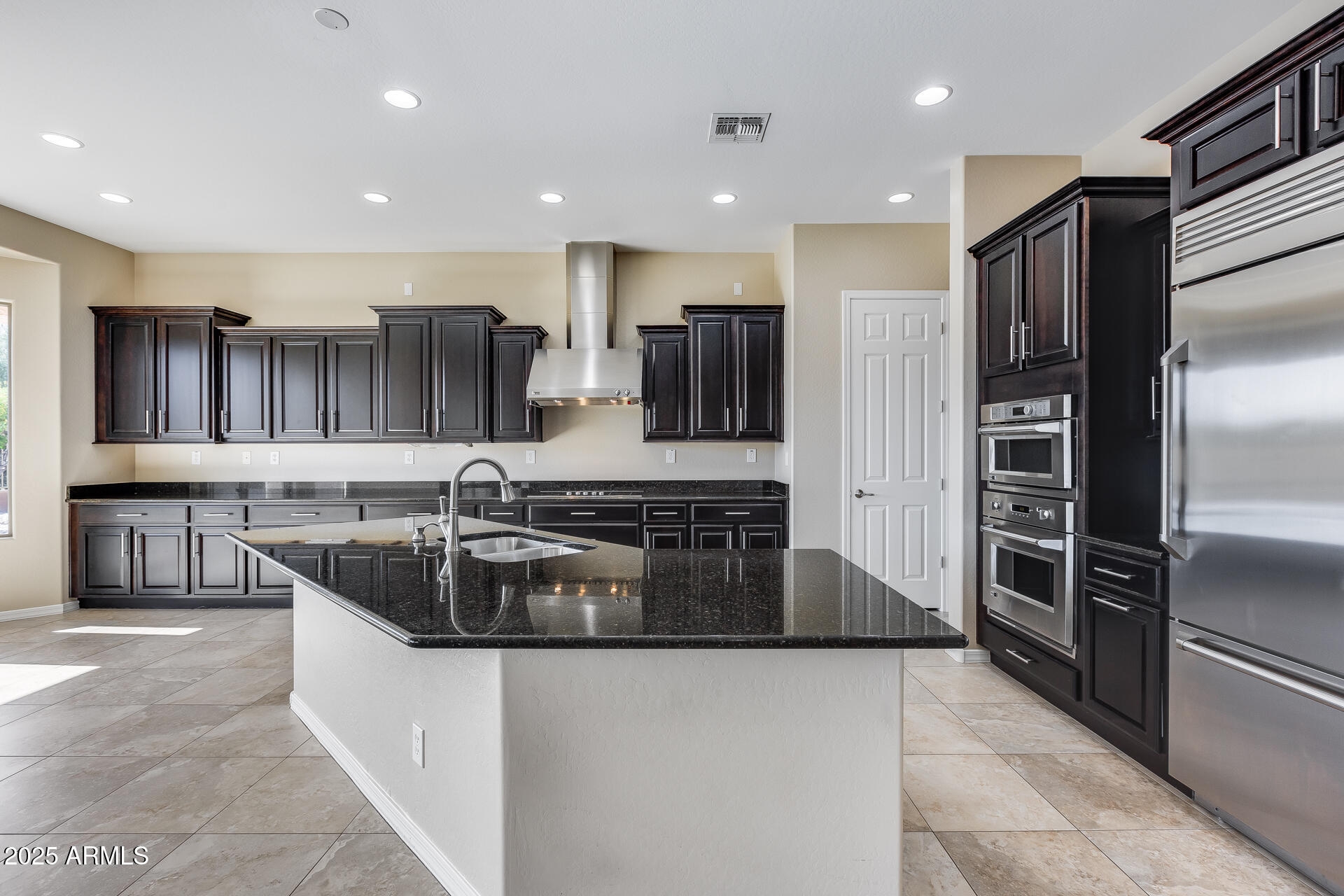 5653 E LONESOME Trail