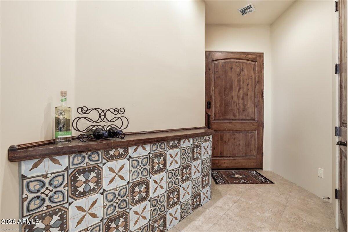 15 YELLOW HAT Circle