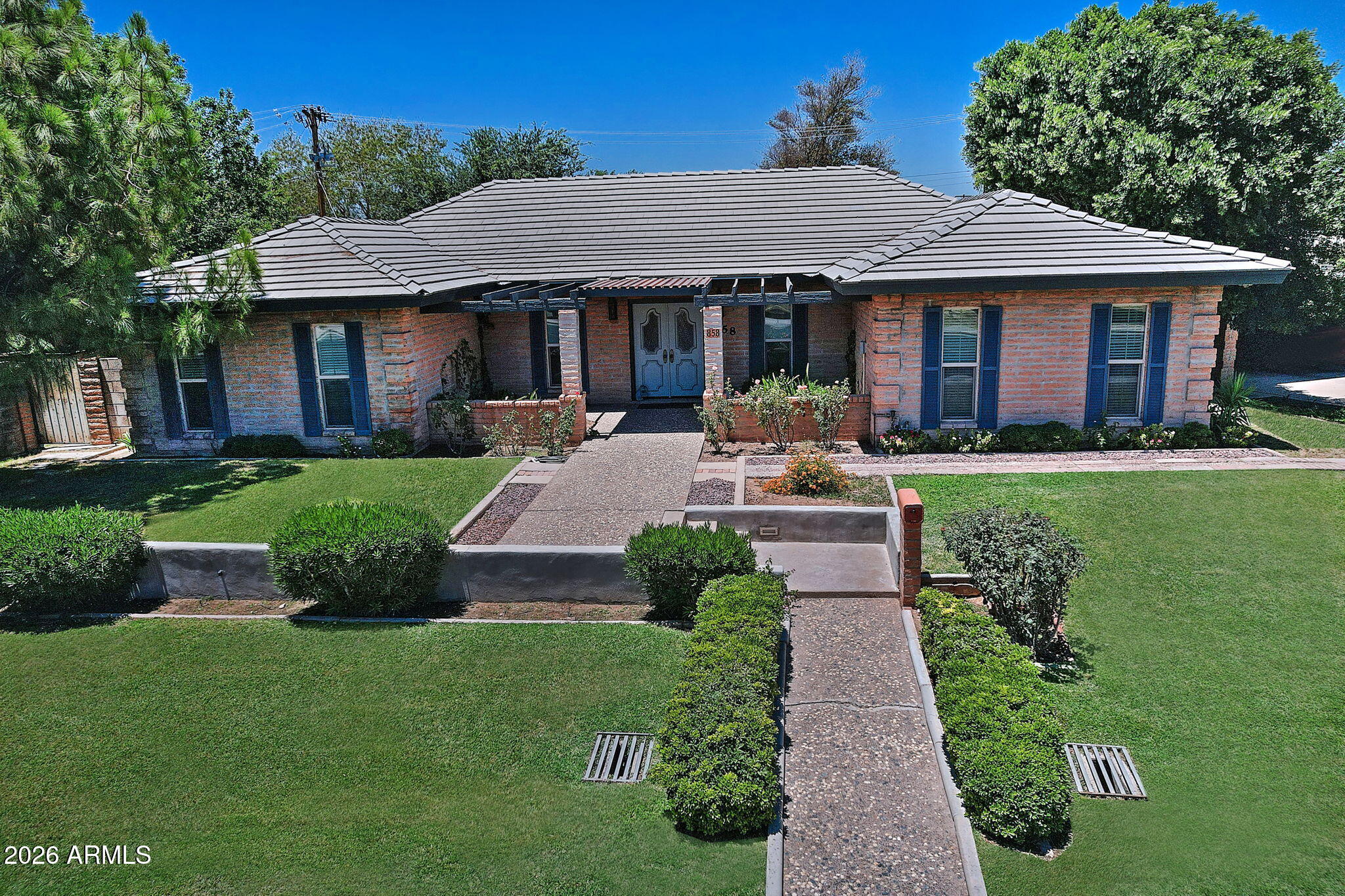 858 N HERITAGE --