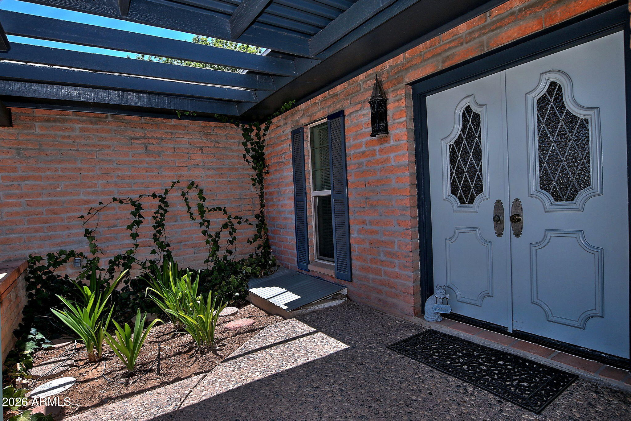 858 N HERITAGE --