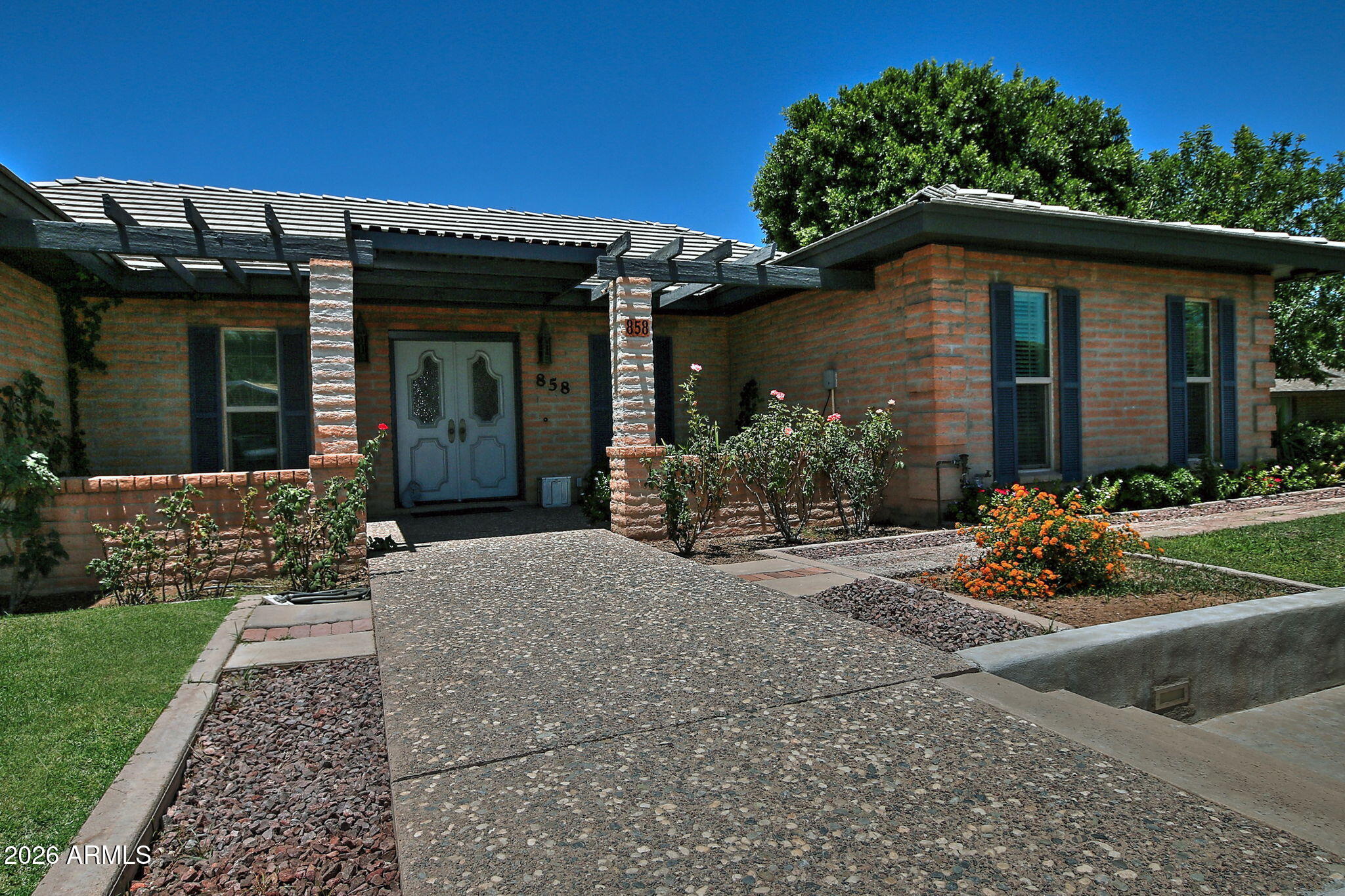 858 N HERITAGE --