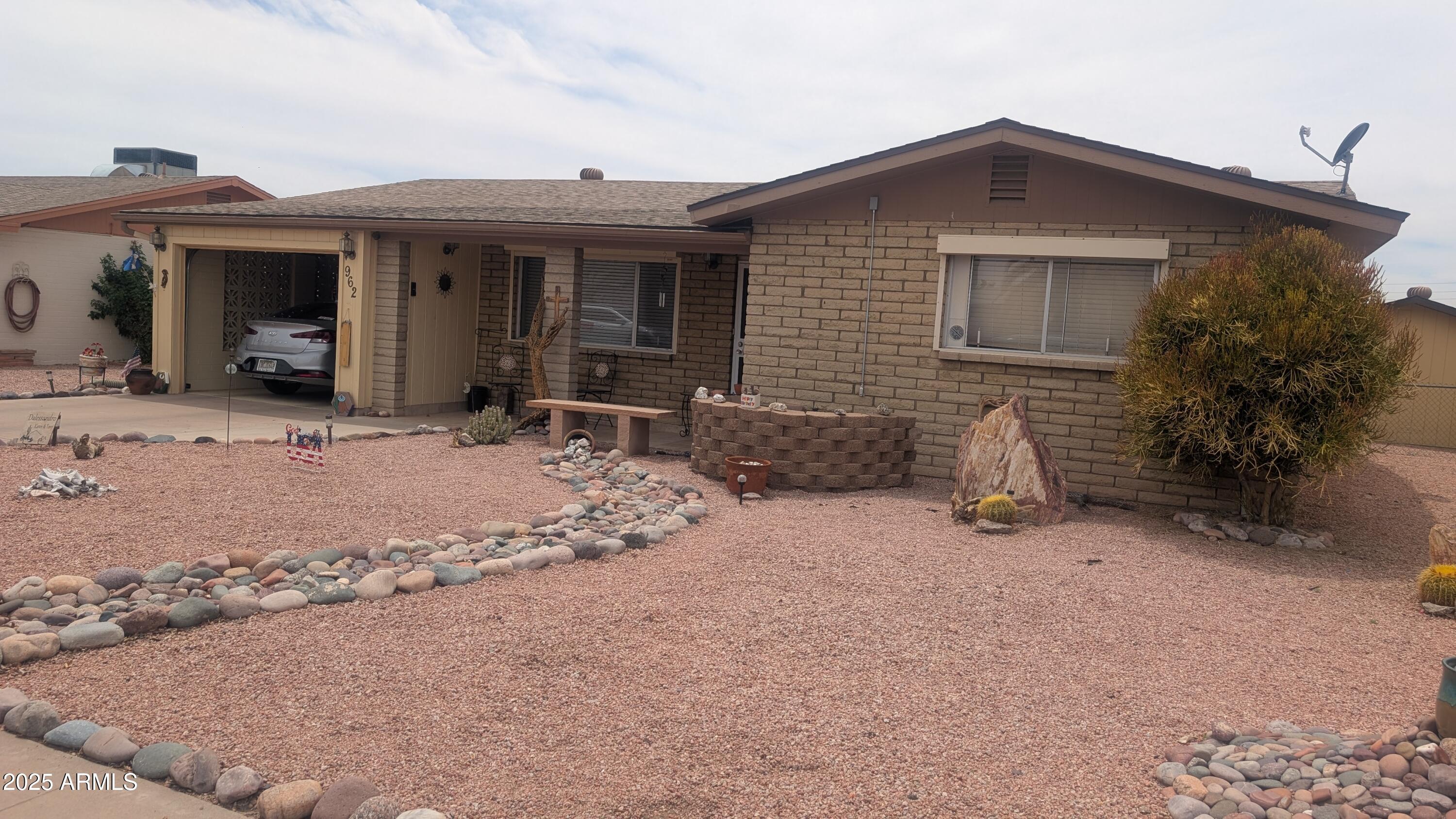 962 S MAIN Drive
