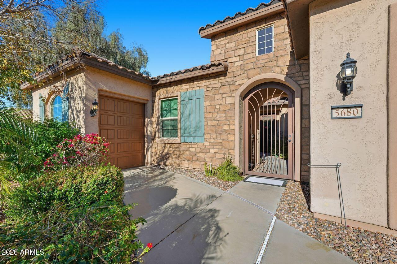 5680 W WILLOW Way