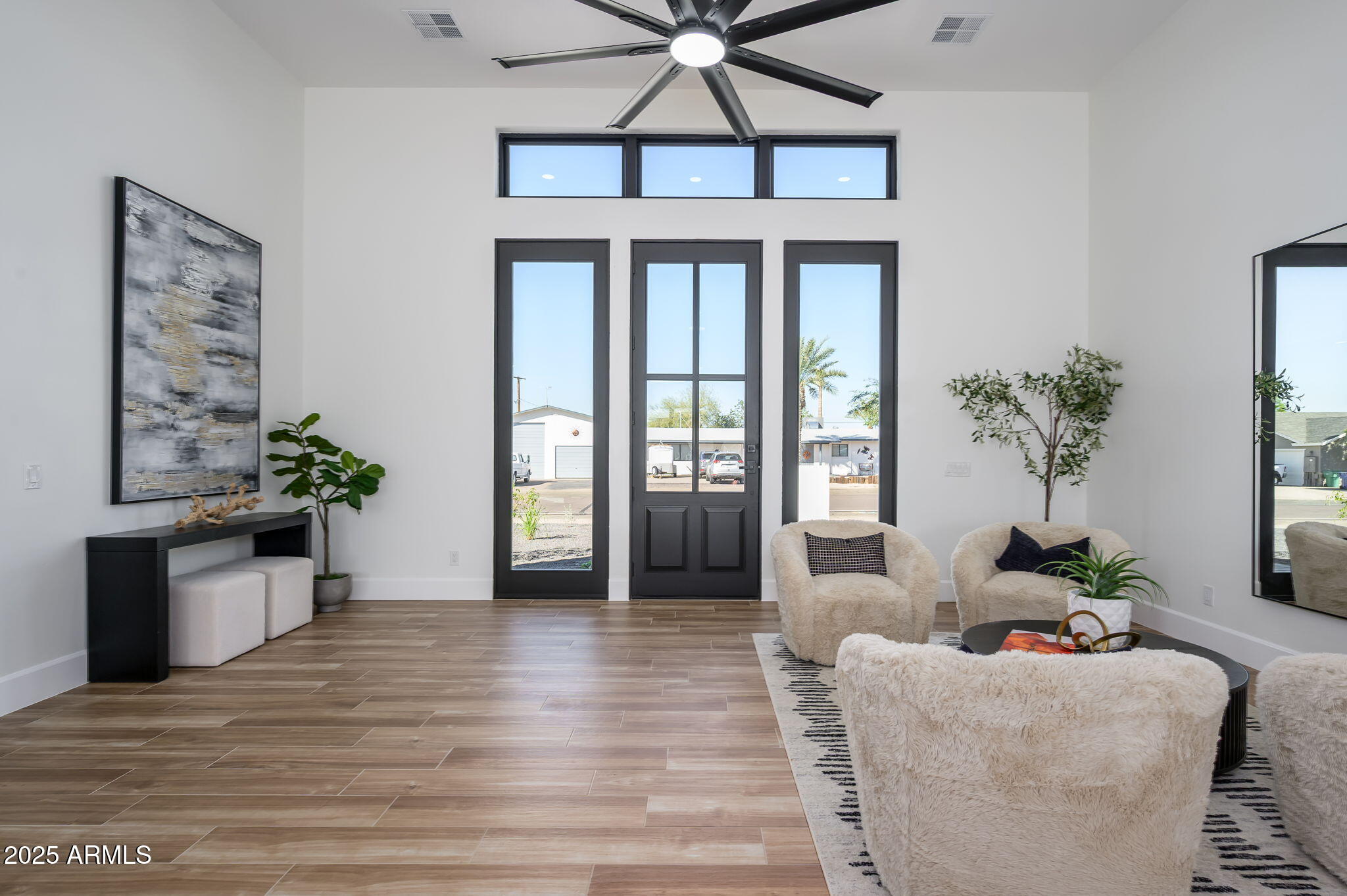 6515 E HOLIDAY Drive