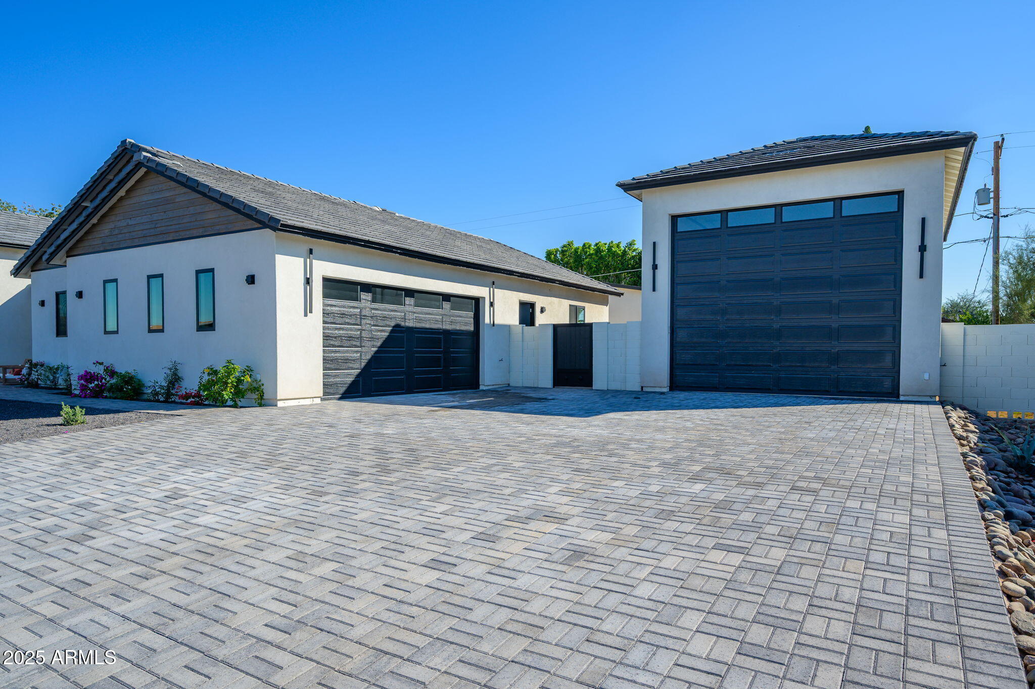 6515 E HOLIDAY Drive