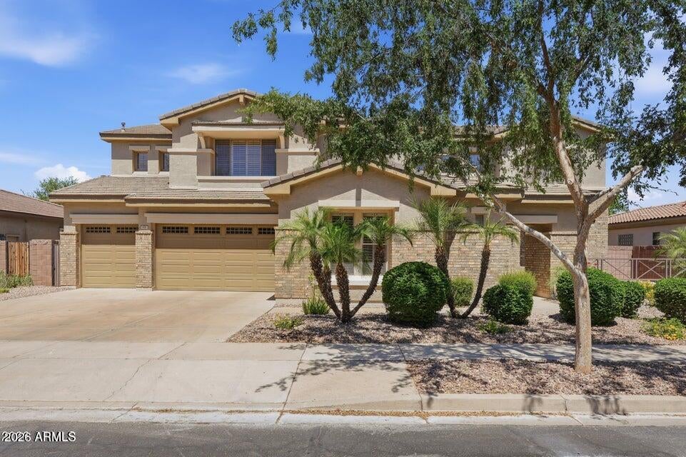 900 W MACAW Drive