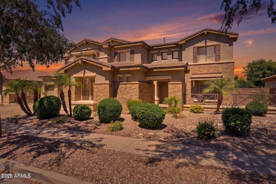 900 W MACAW Drive