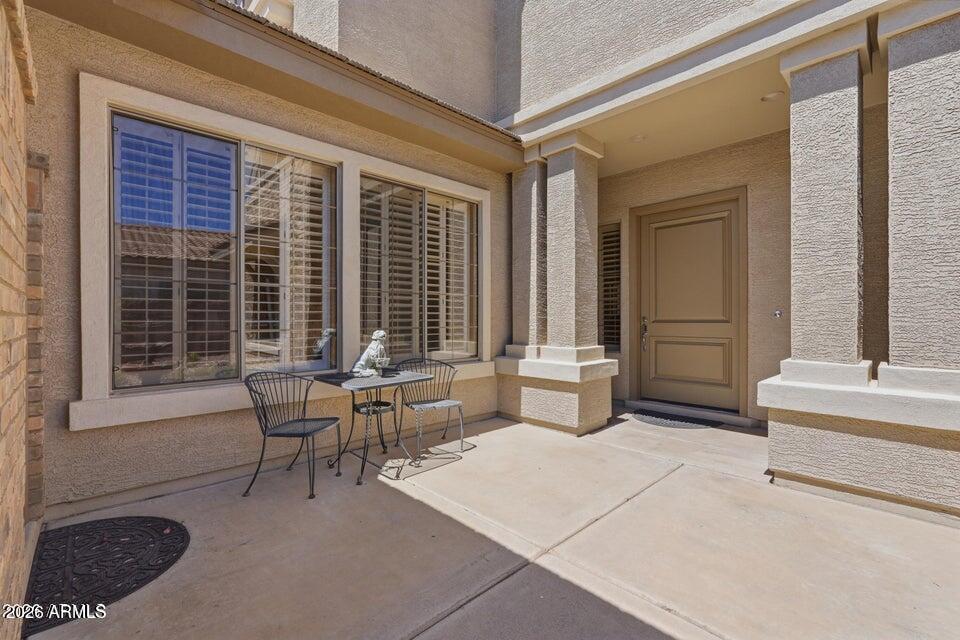 900 W MACAW Drive