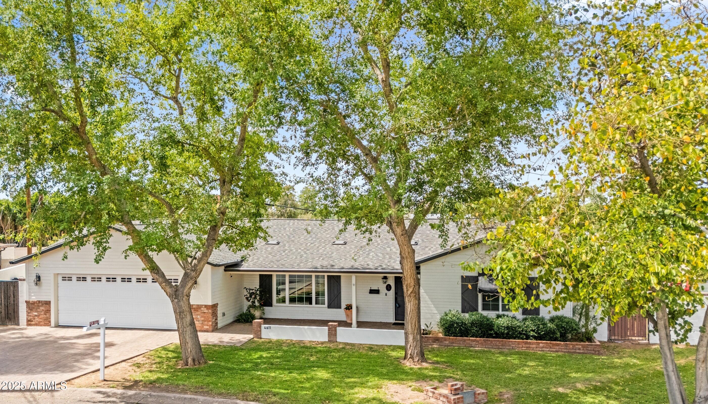 4611 E MONTEROSA Street