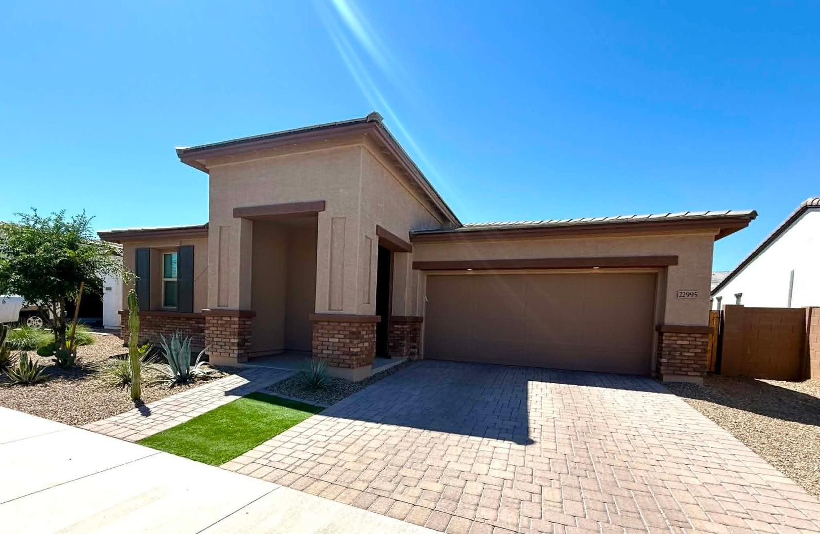 22995 E Calle Luna