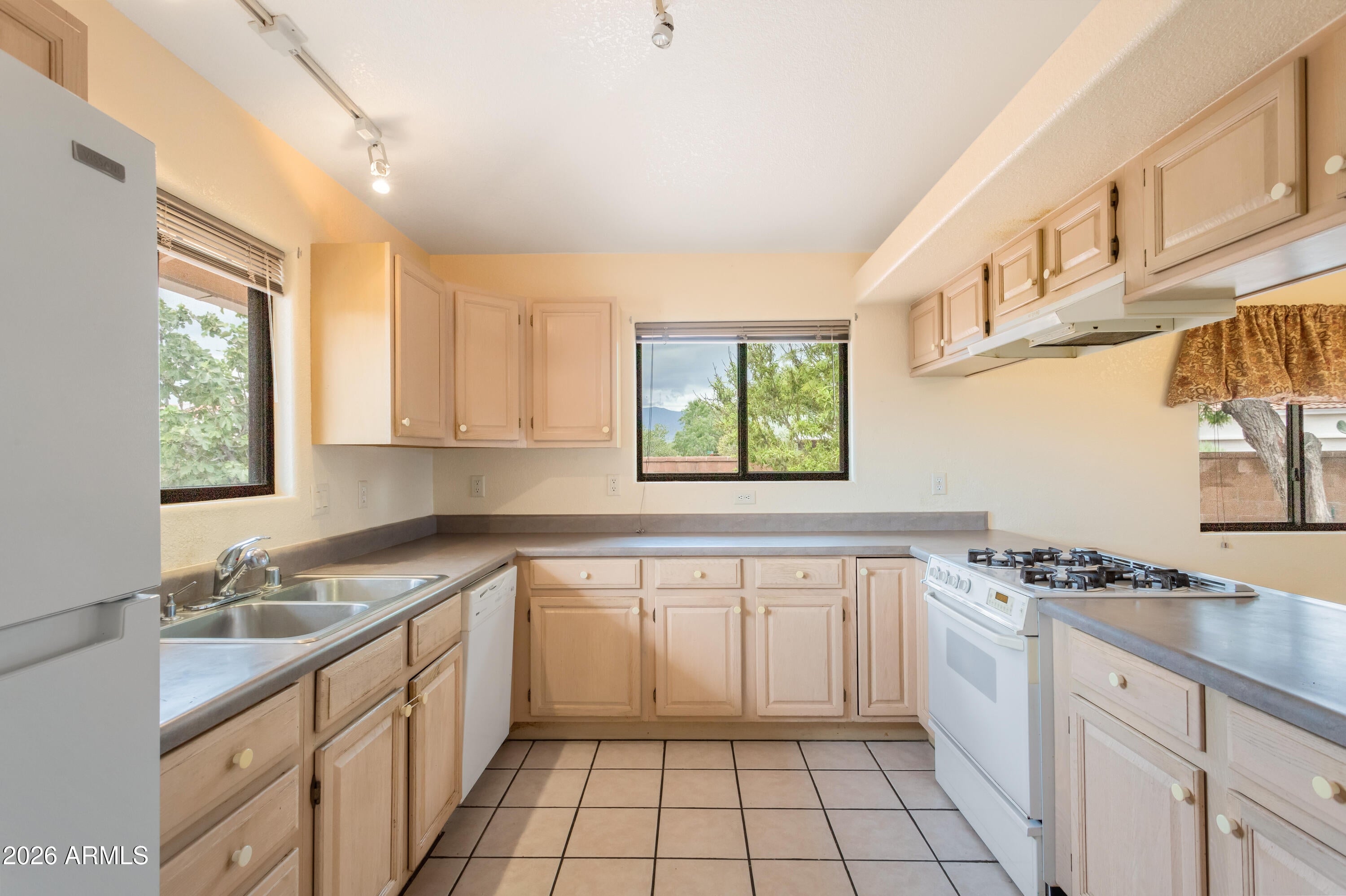 5255 HIGHLAND SHADOWS Drive