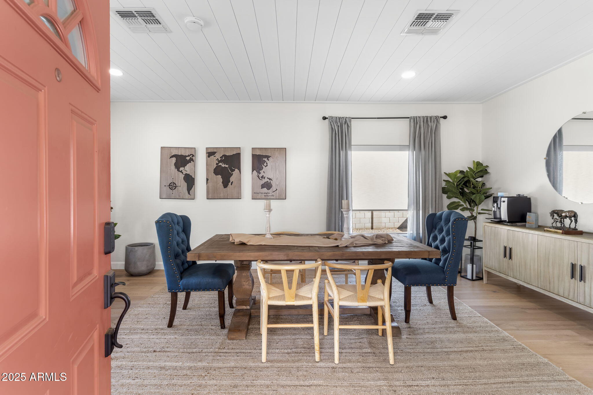 1123 E FERN Drive S South