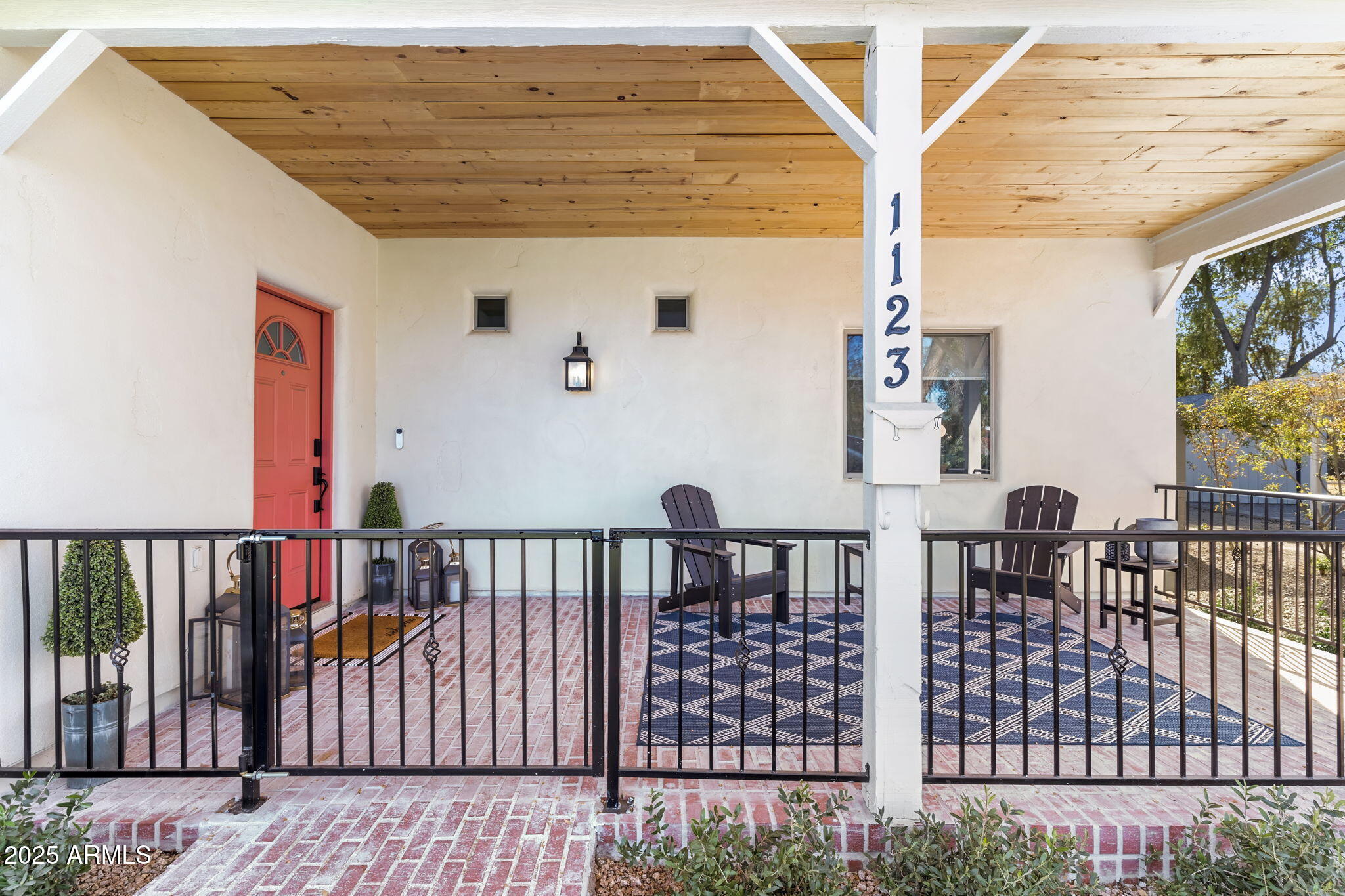 1123 E FERN Drive S South