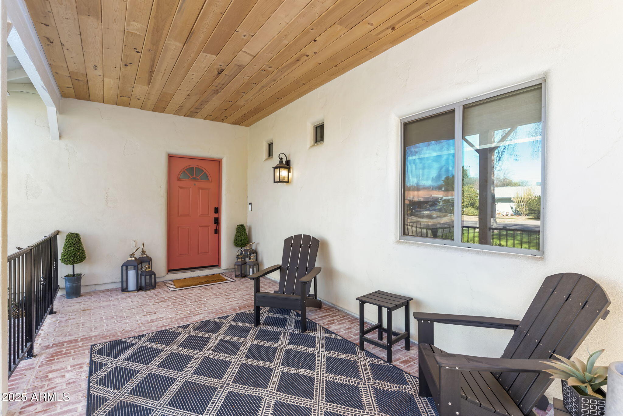 1123 E FERN Drive S South