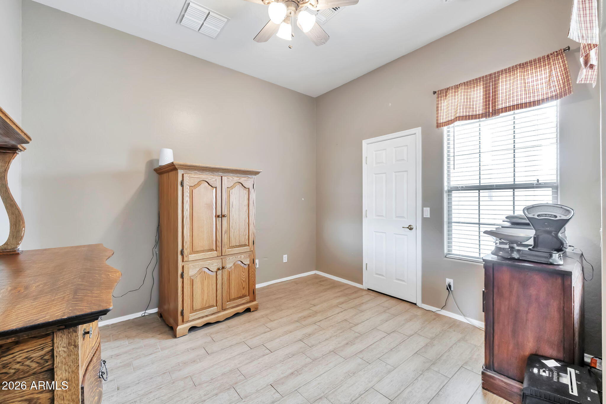 8807 W CAROLE Lane