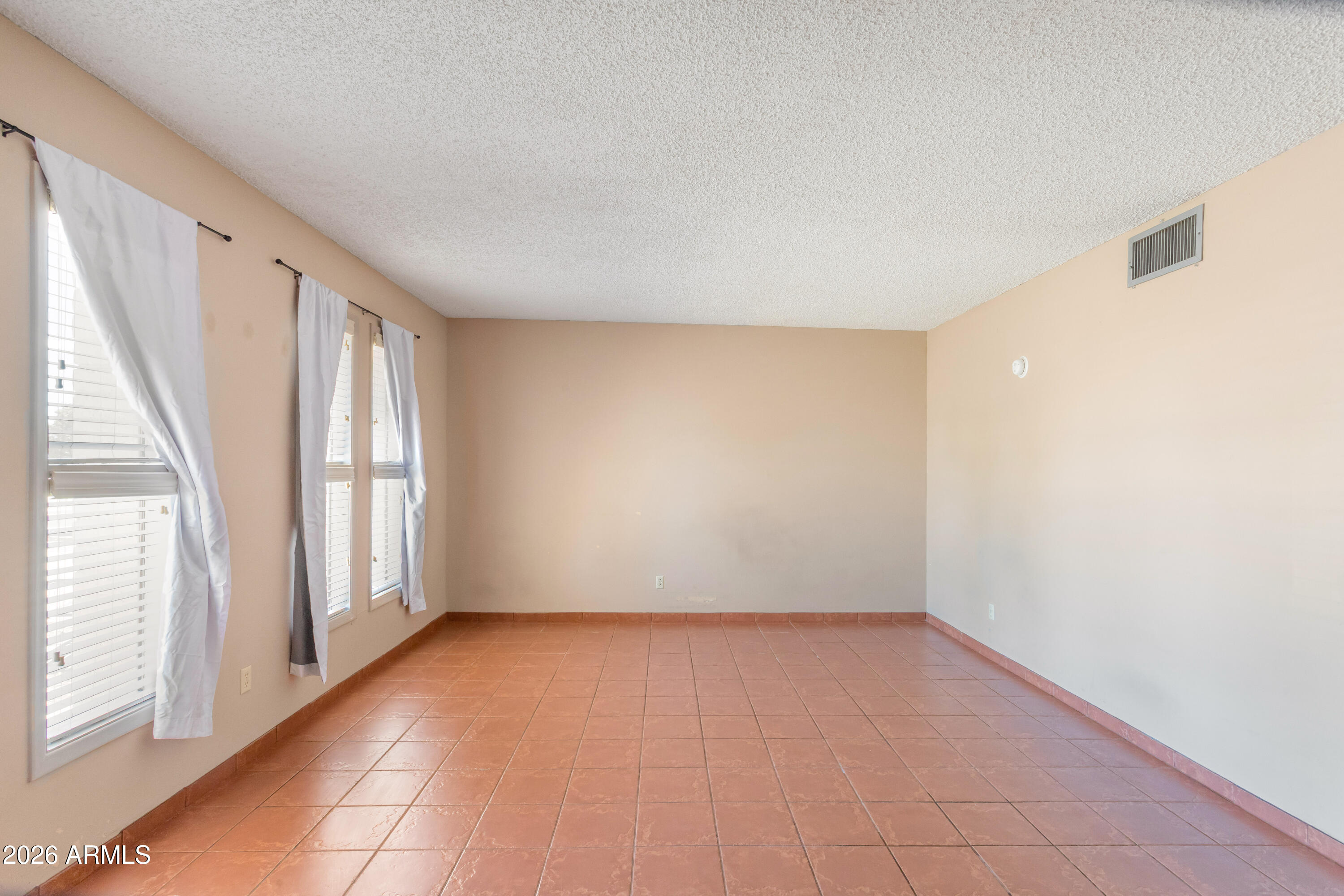 2064 GOLF LINKS Road