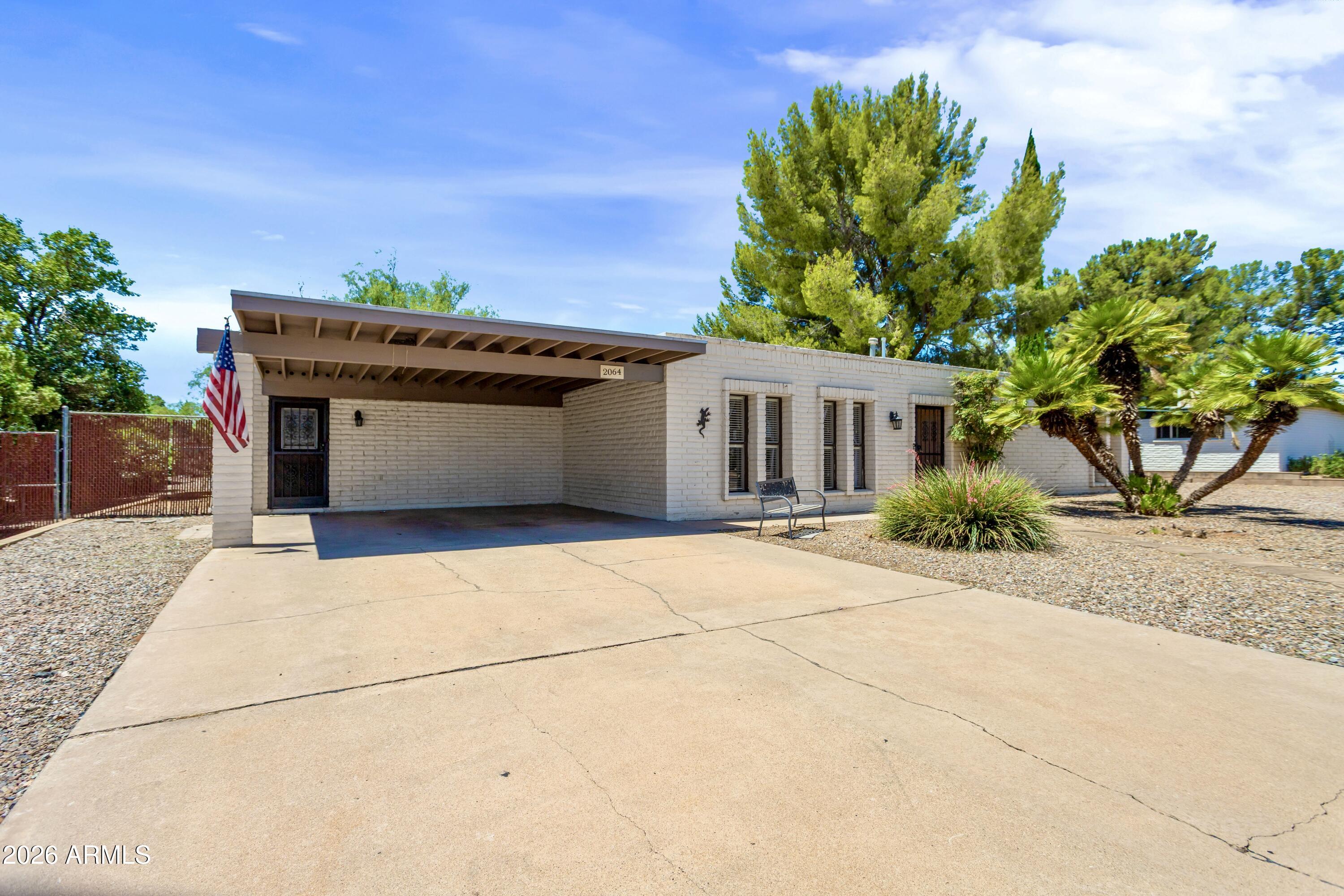 2064 GOLF LINKS Road
