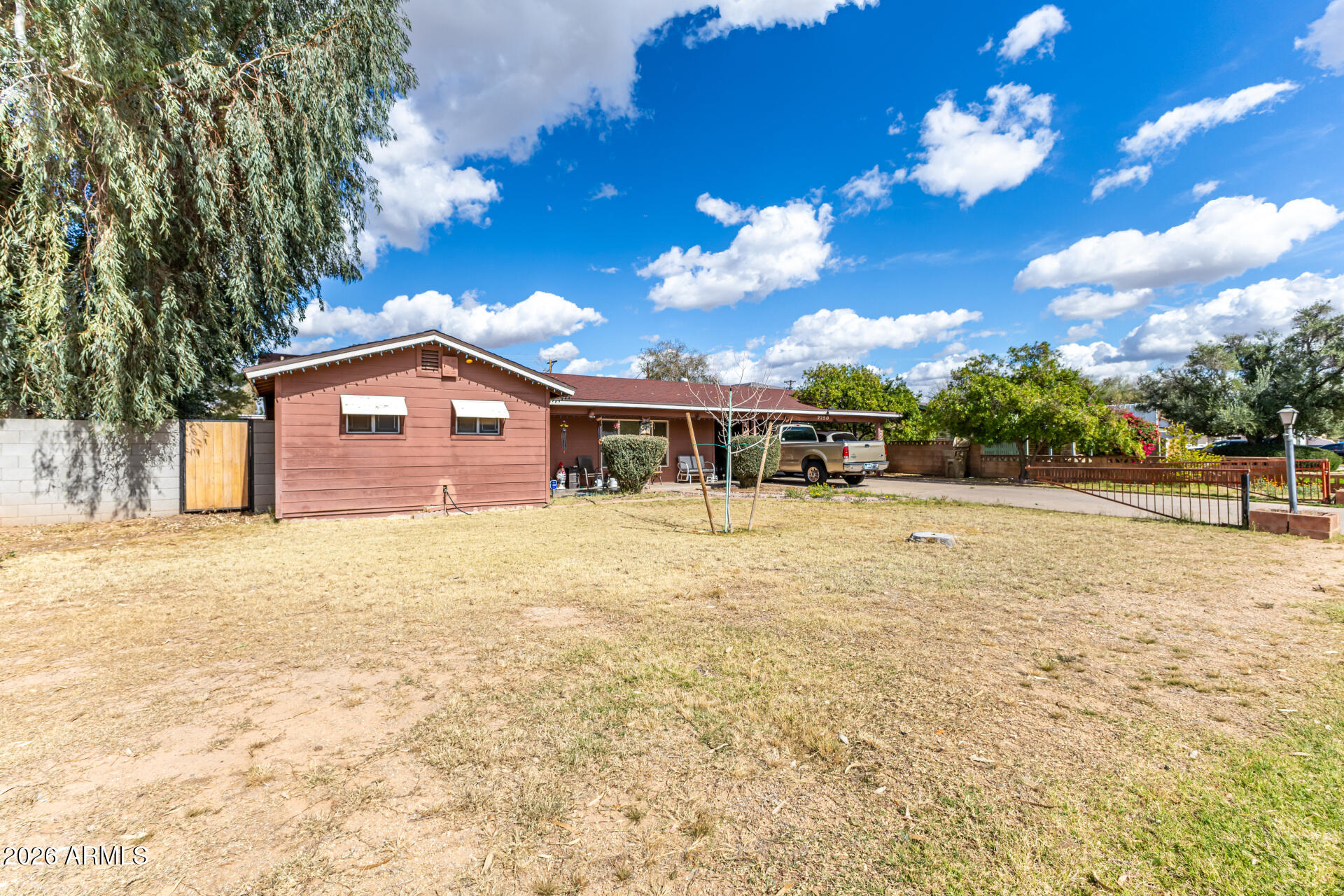 2250 W AUGUSTA Avenue