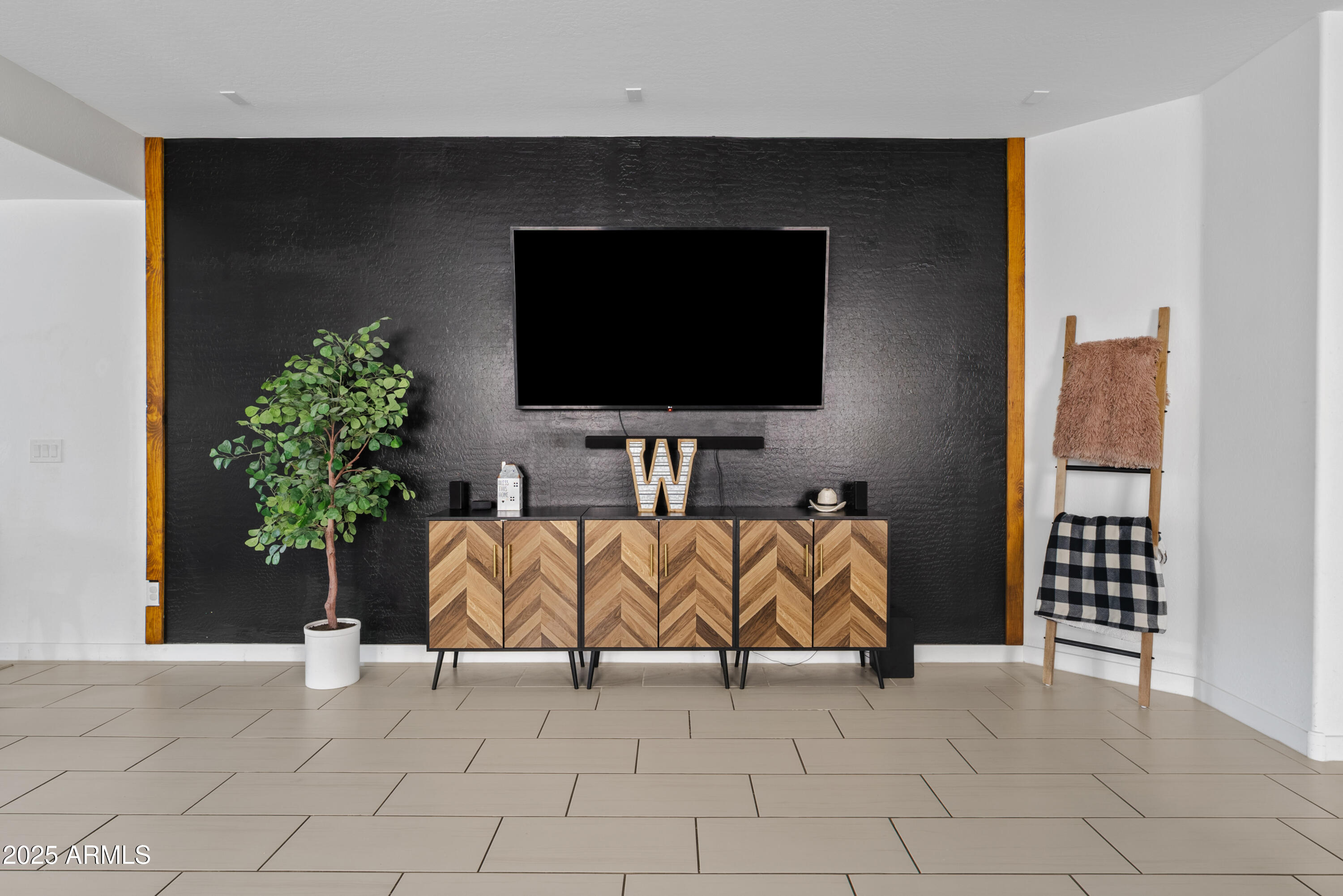 377 W PINNACLE RIDGE Drive