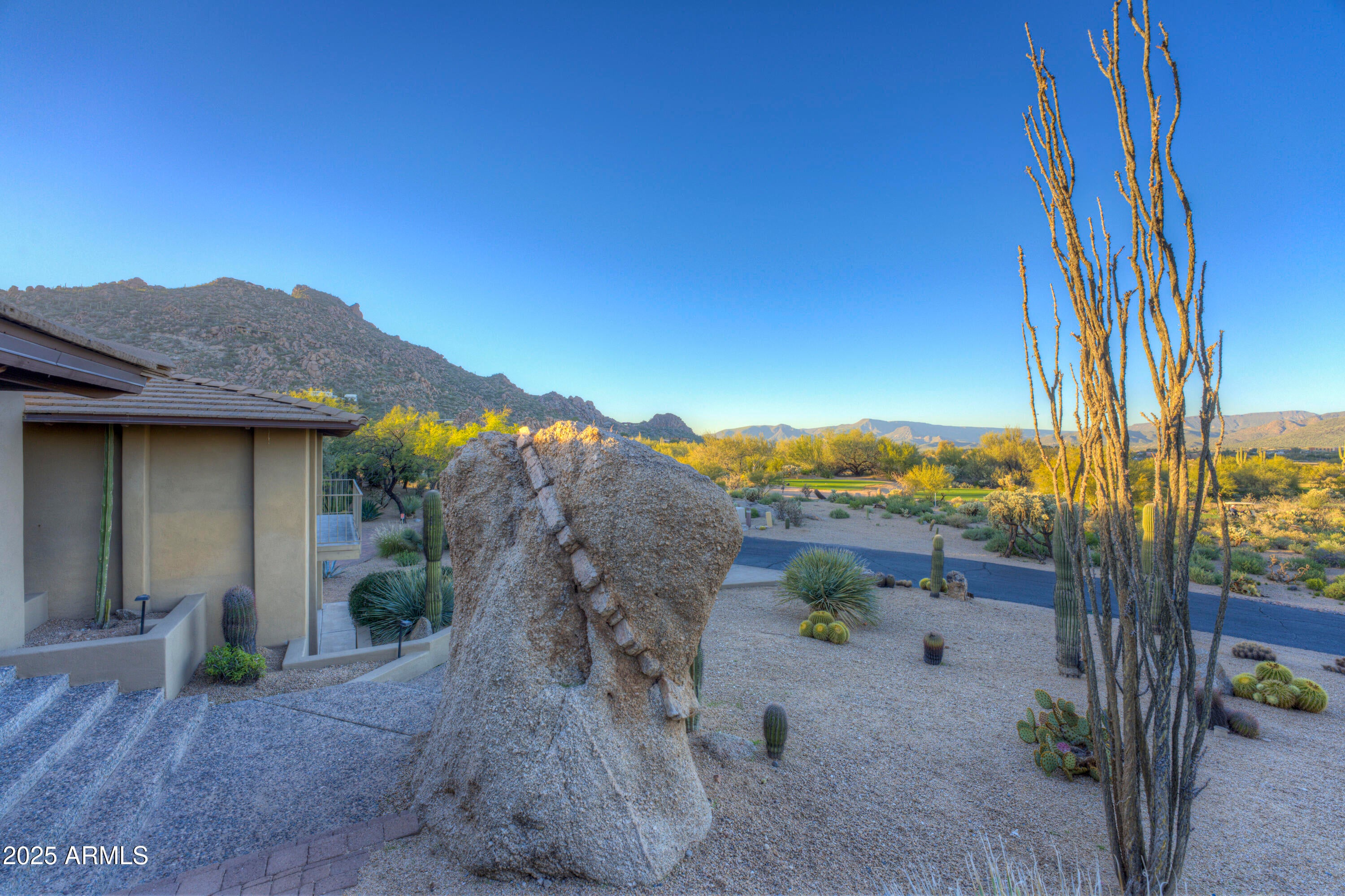 2003 E SMOKETREE Drive