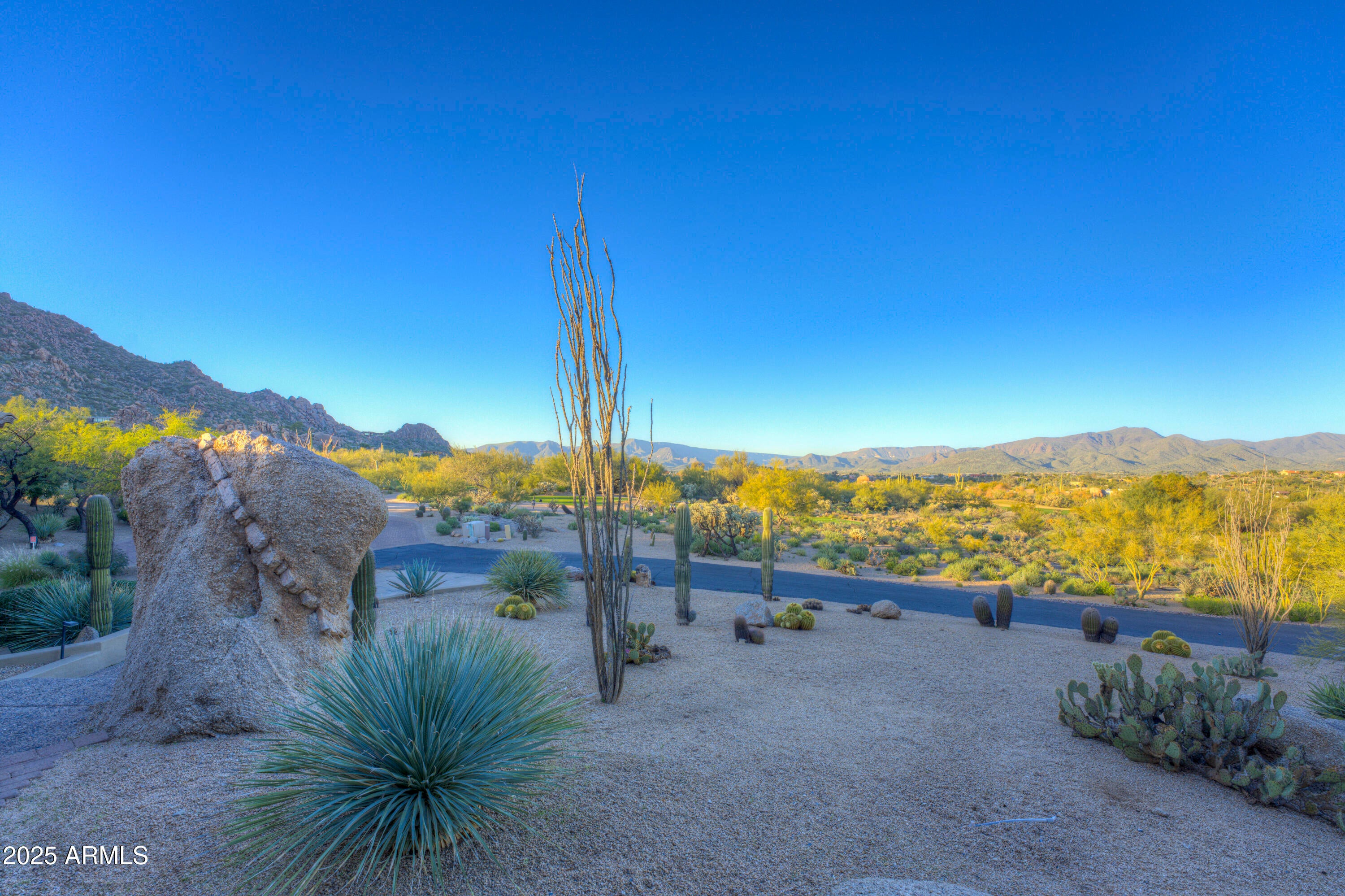 2003 E SMOKETREE Drive