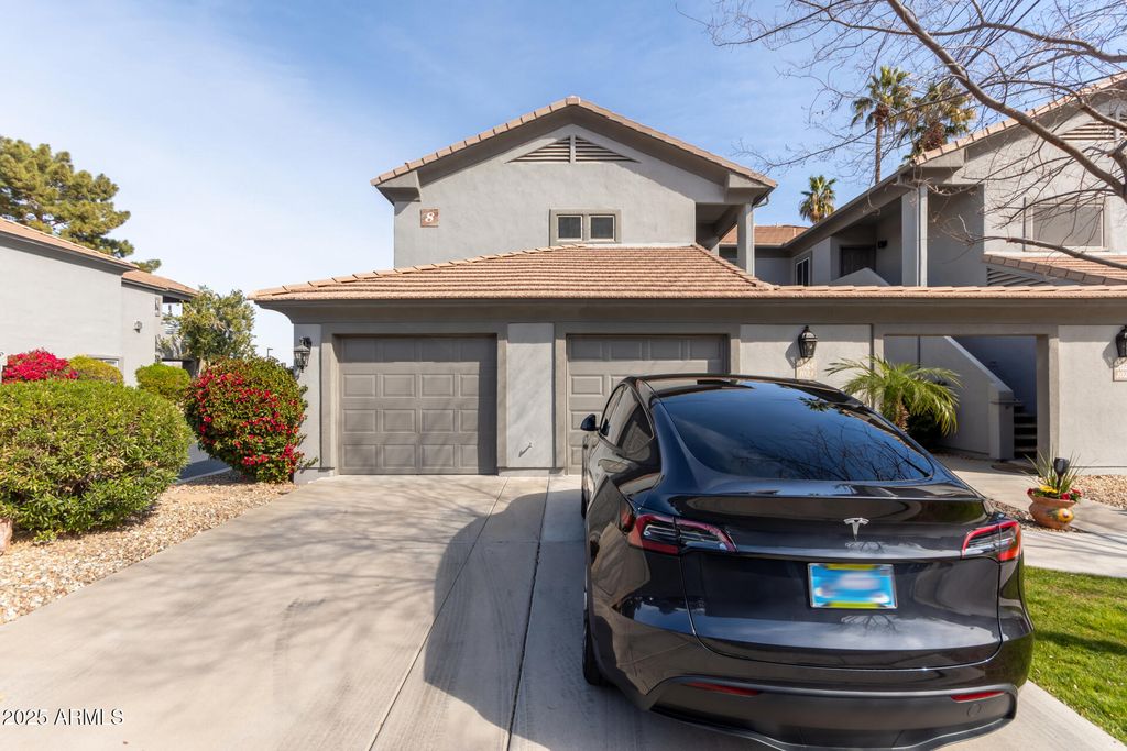 Photo of 7401 W Arrowhead Clubhouse Drive #1023, Glendale, AZ 85308 (MLS # 7003848)