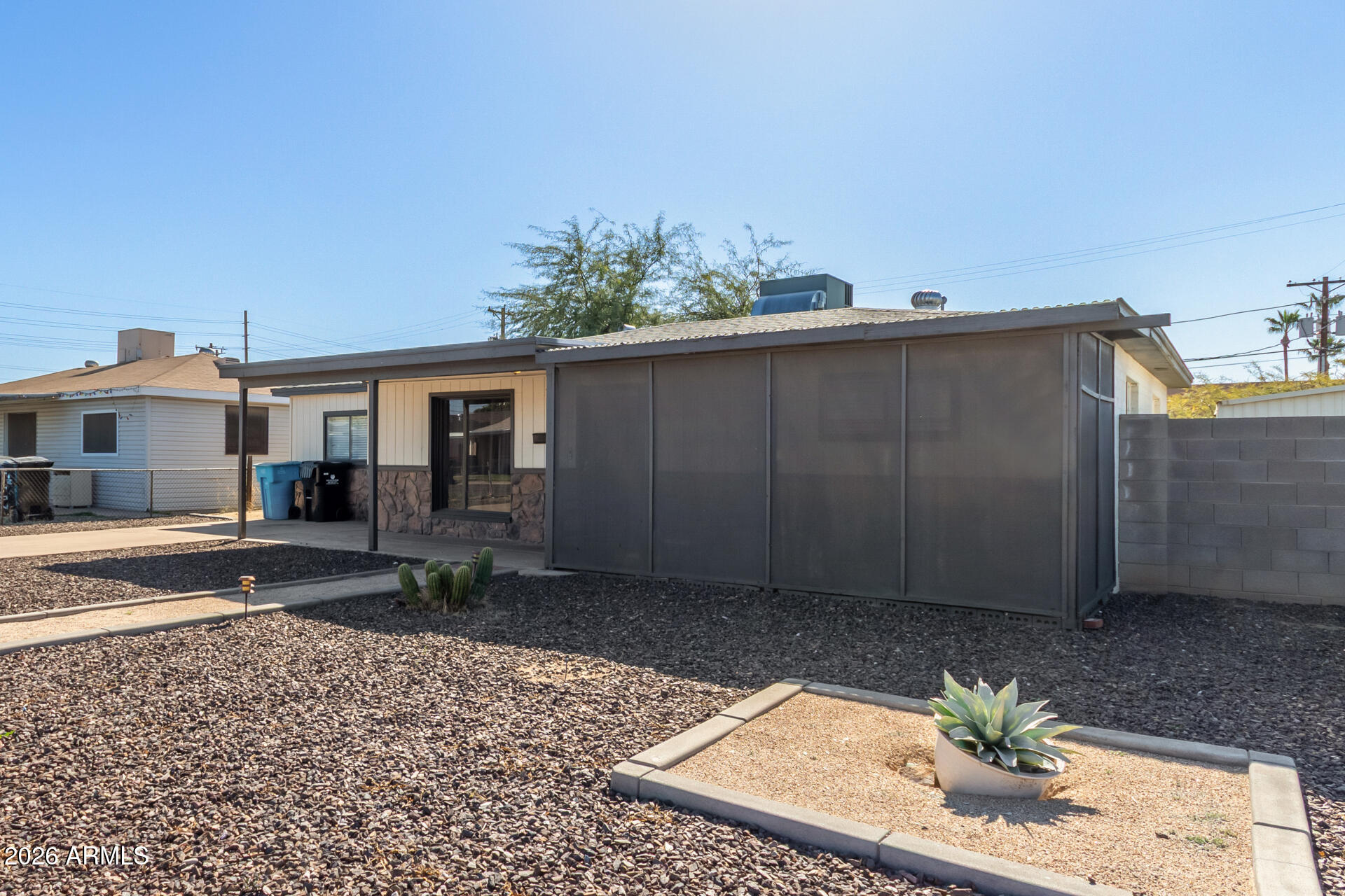 2715 W ROYAL PALM Road