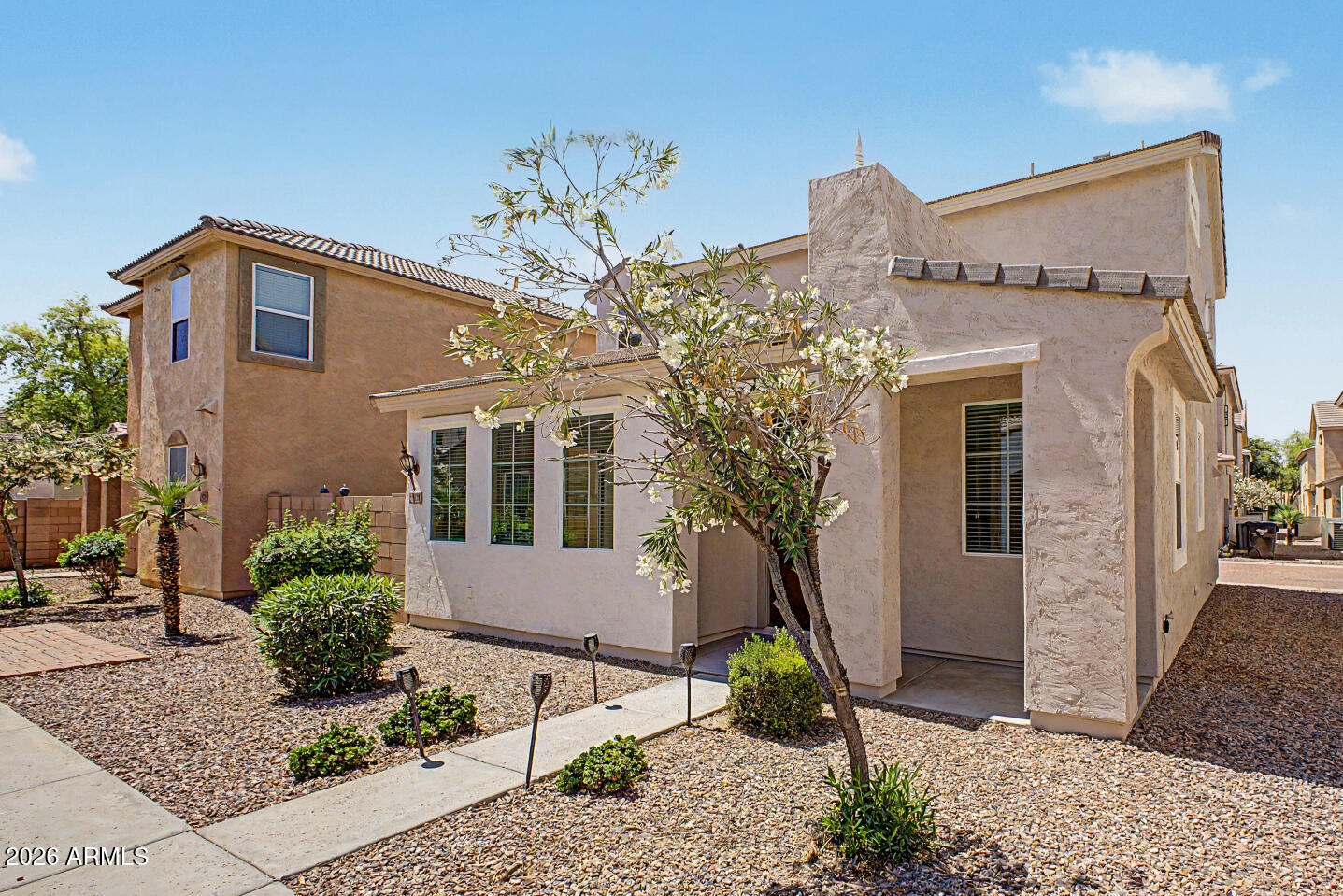 4131 E OAKLAND Street