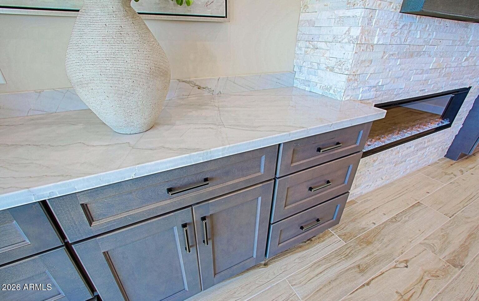 19 E DESERT HILLS Drive