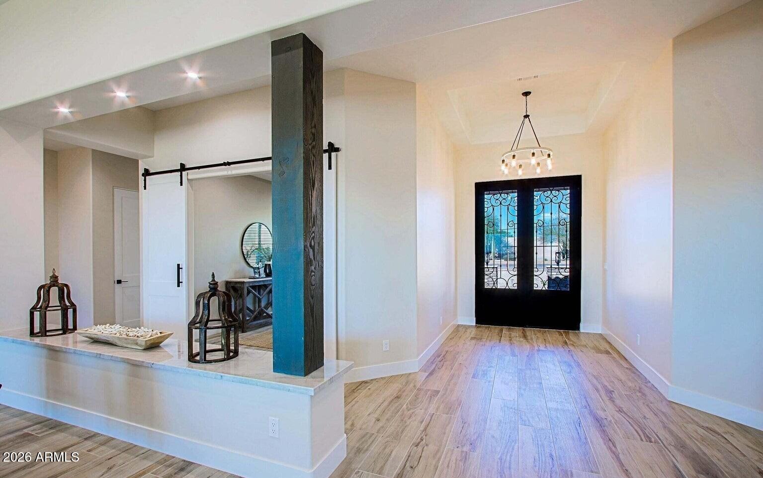 19 E DESERT HILLS Drive