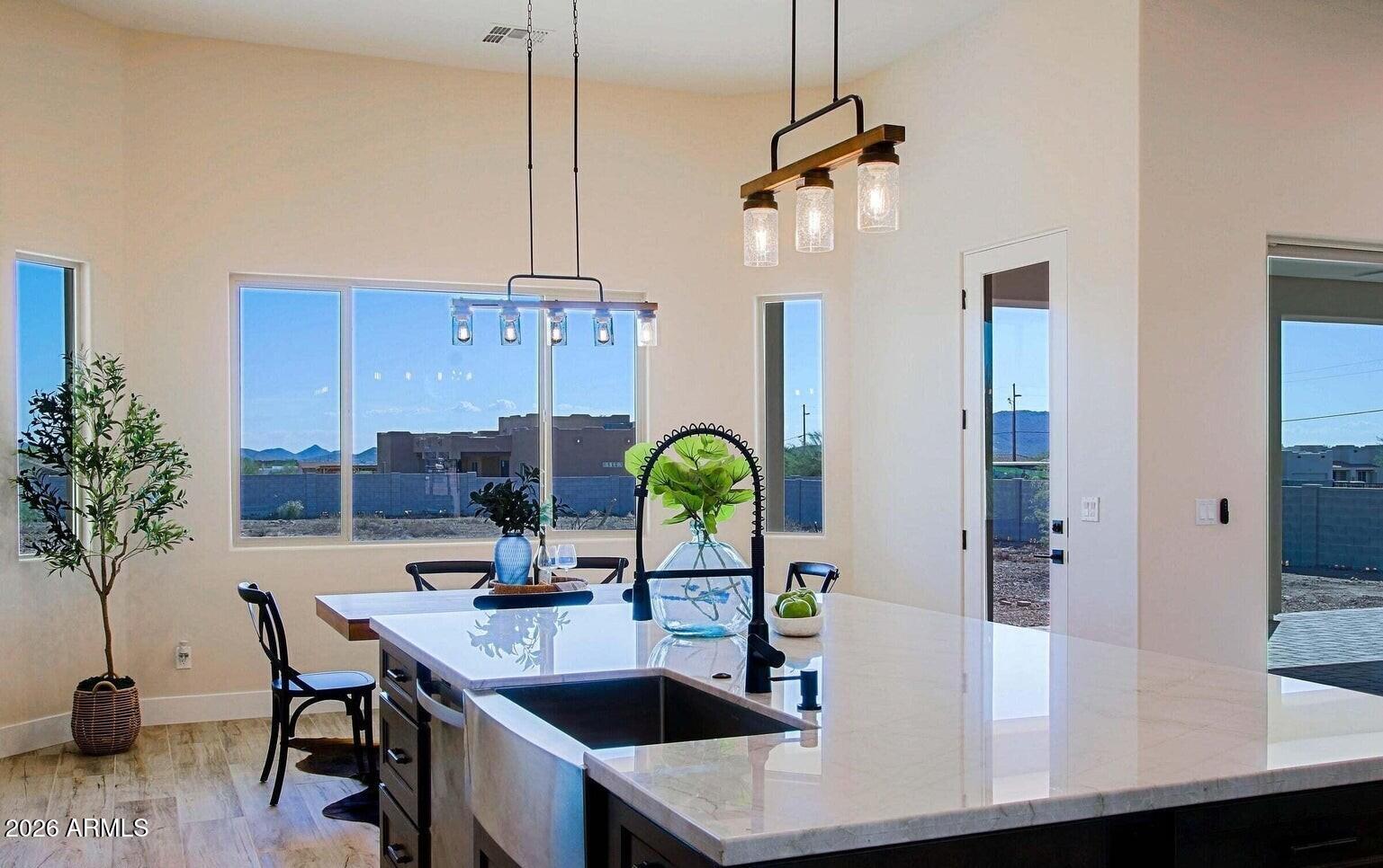 19 E DESERT HILLS Drive