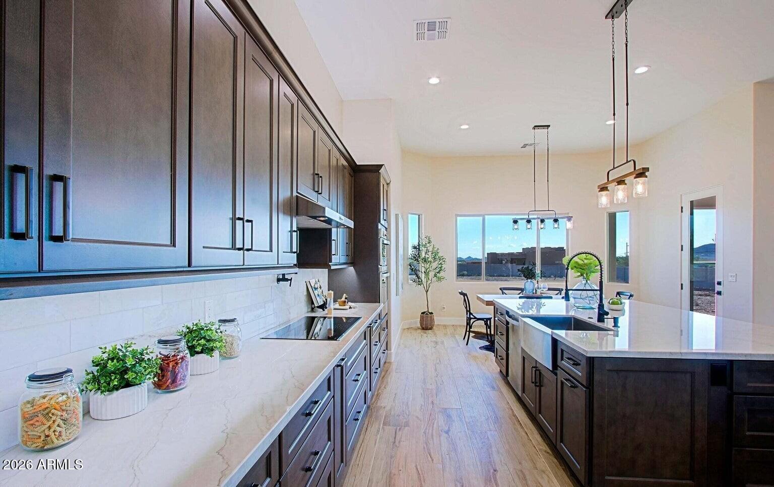 19 E DESERT HILLS Drive