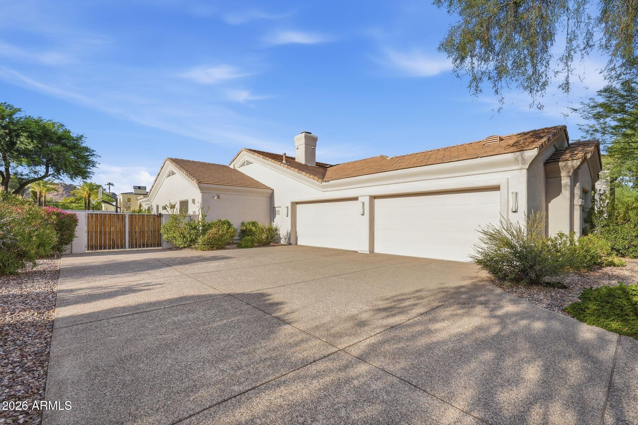 3460 E RANCHO Drive