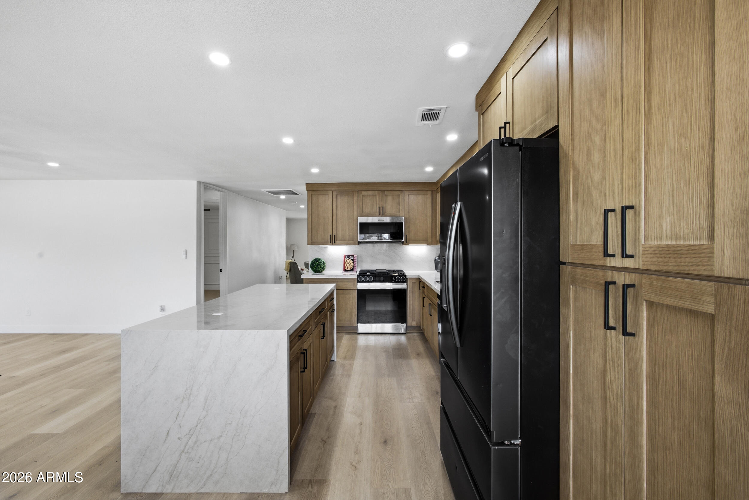2232 E MITCHELL Drive