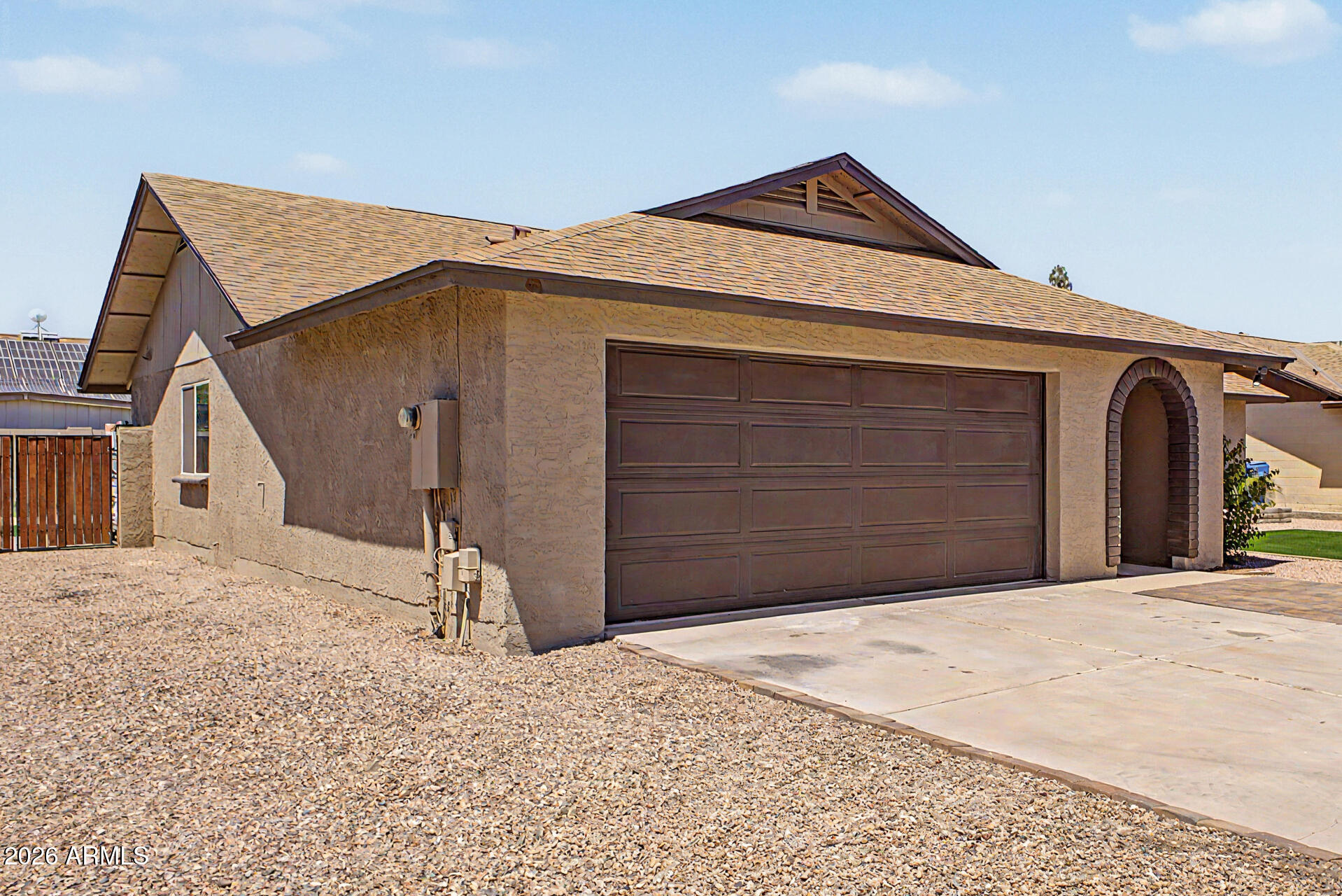 528 W MOHAWK Lane