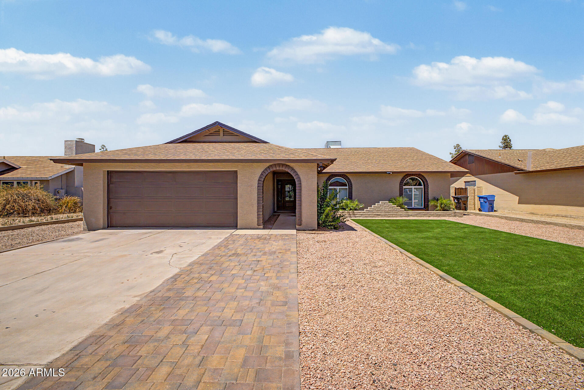 528 W MOHAWK Lane