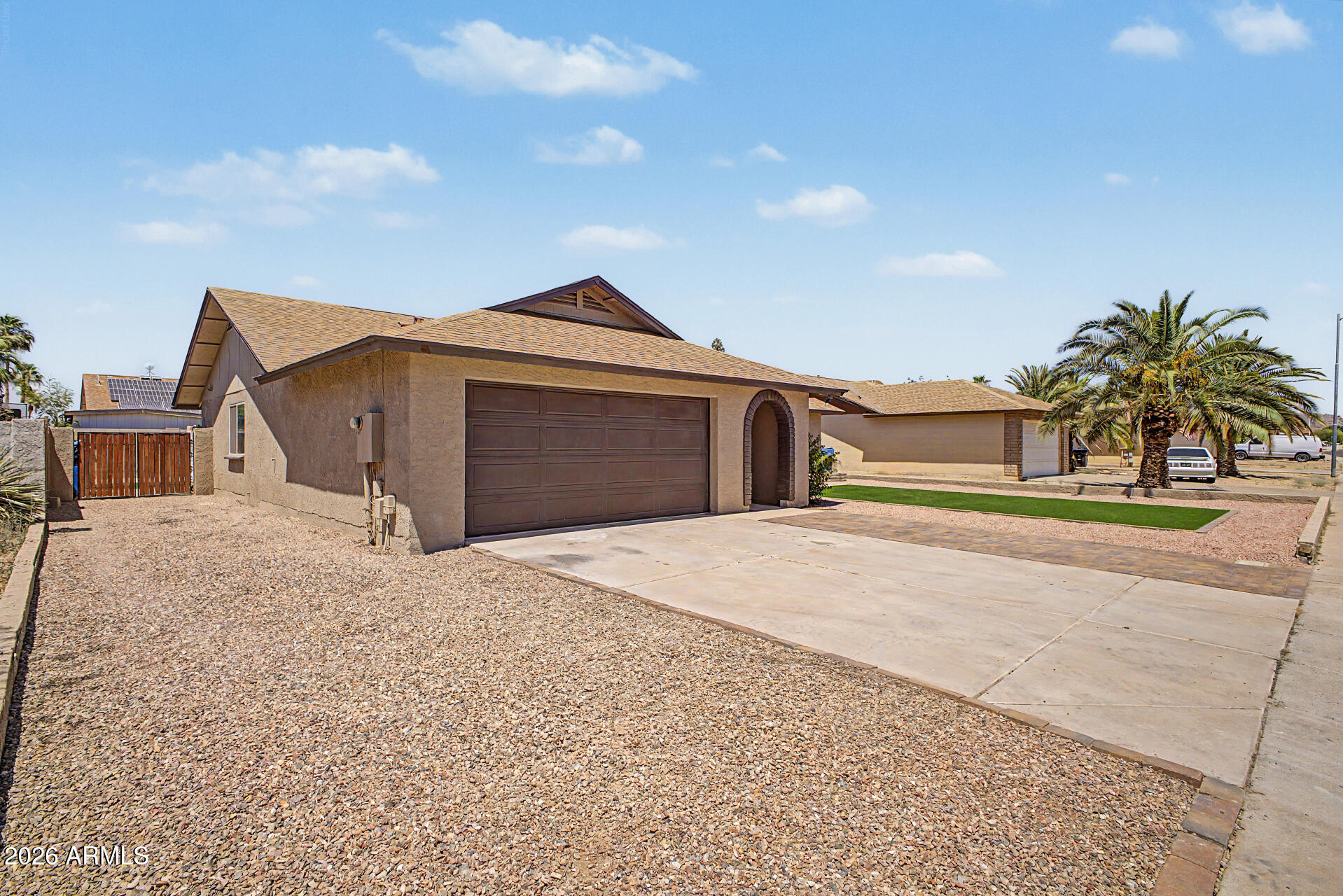 528 W MOHAWK Lane