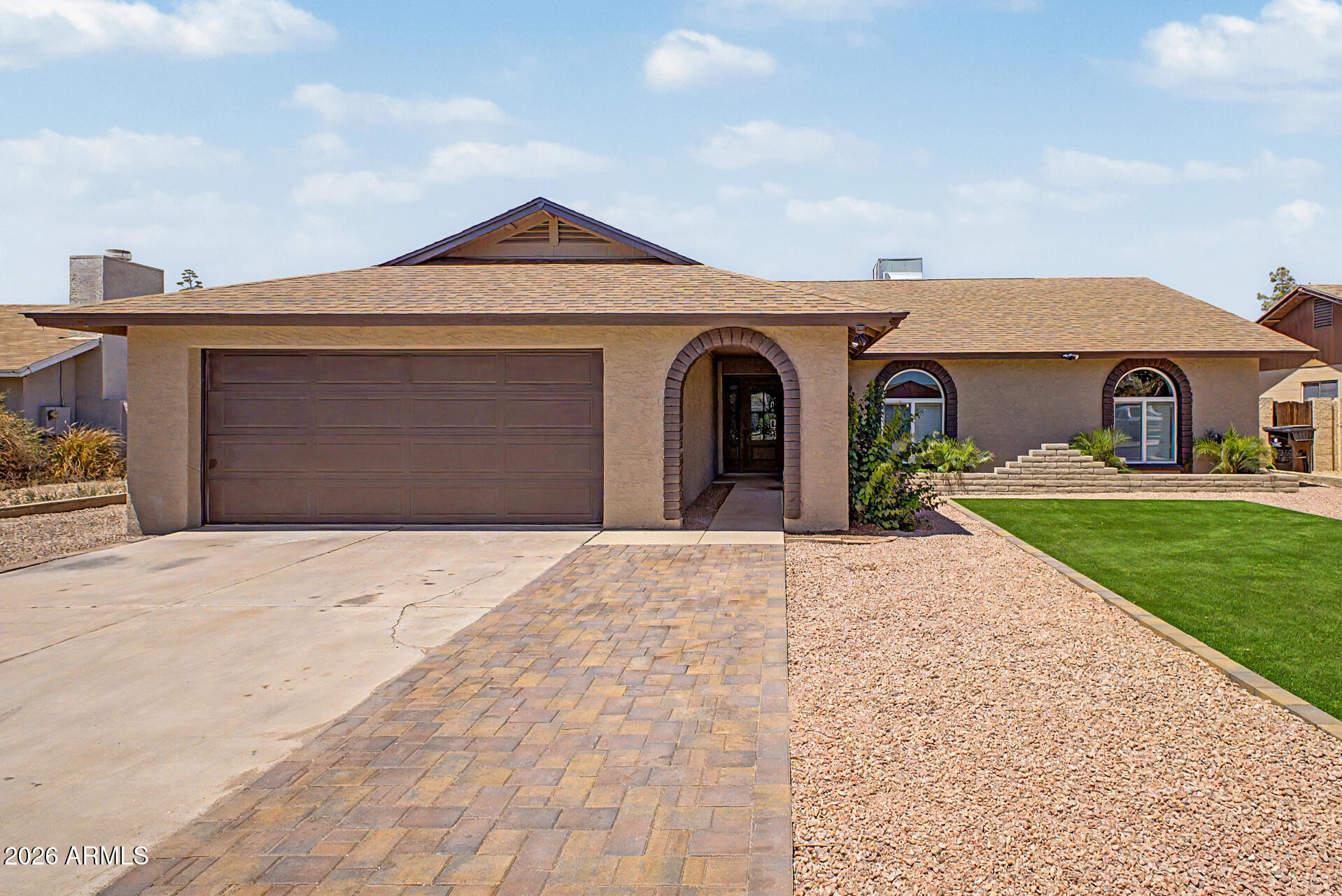 528 W MOHAWK Lane
