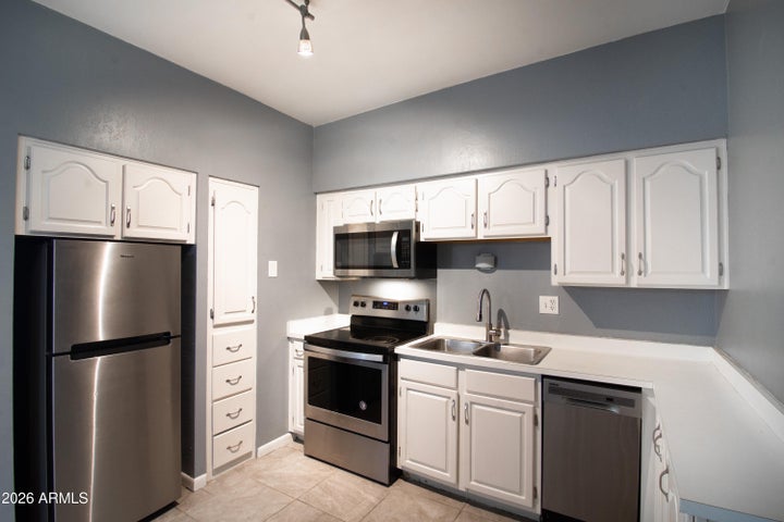 Photo 1 of 24 — 357 E Thomas Road Unit A212, Phoenix, AZ 85012