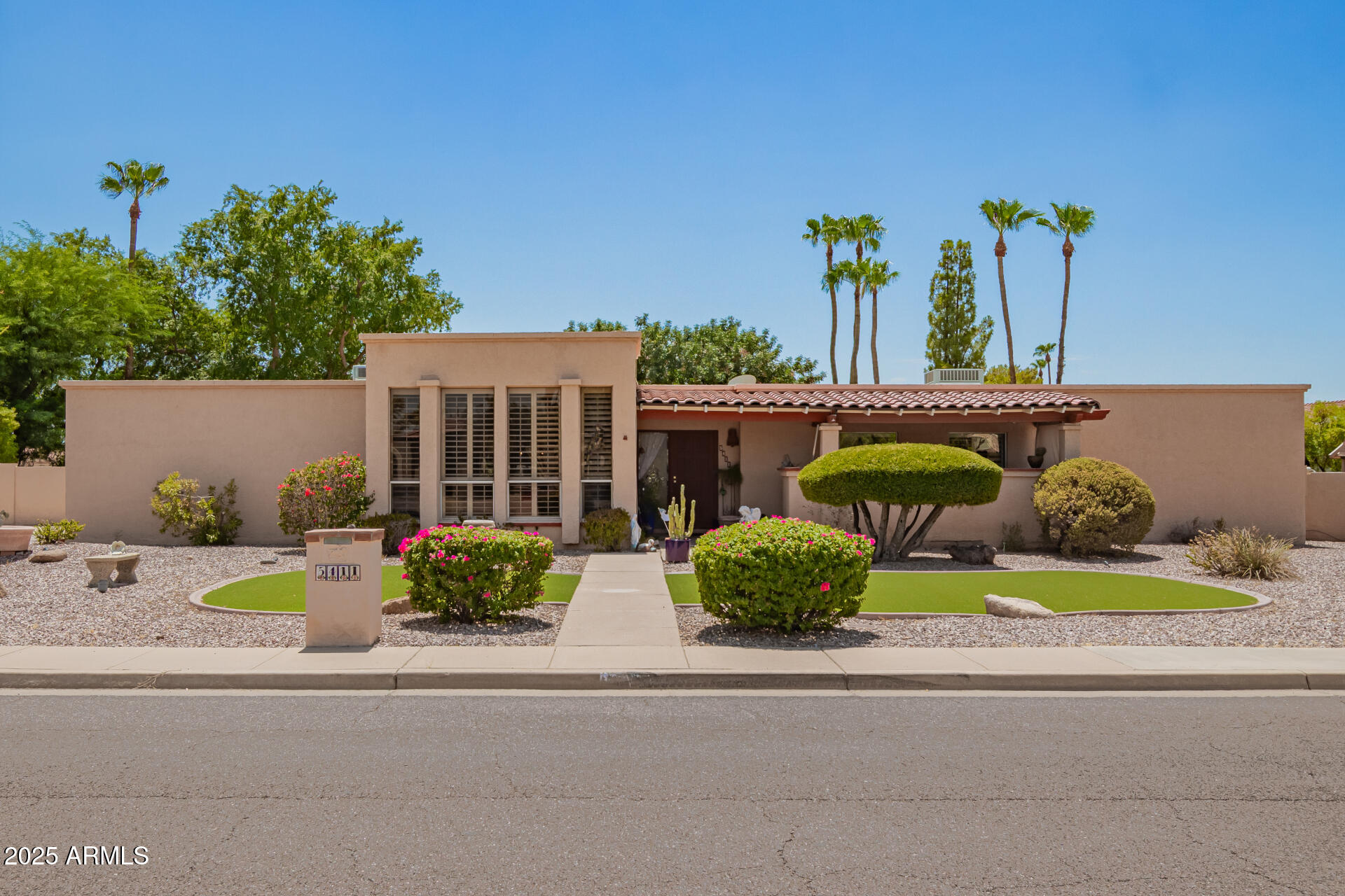 5411 E Acoma Drive