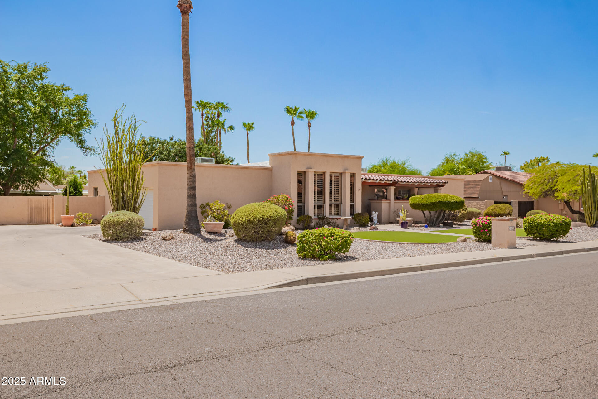 5411 E Acoma Drive