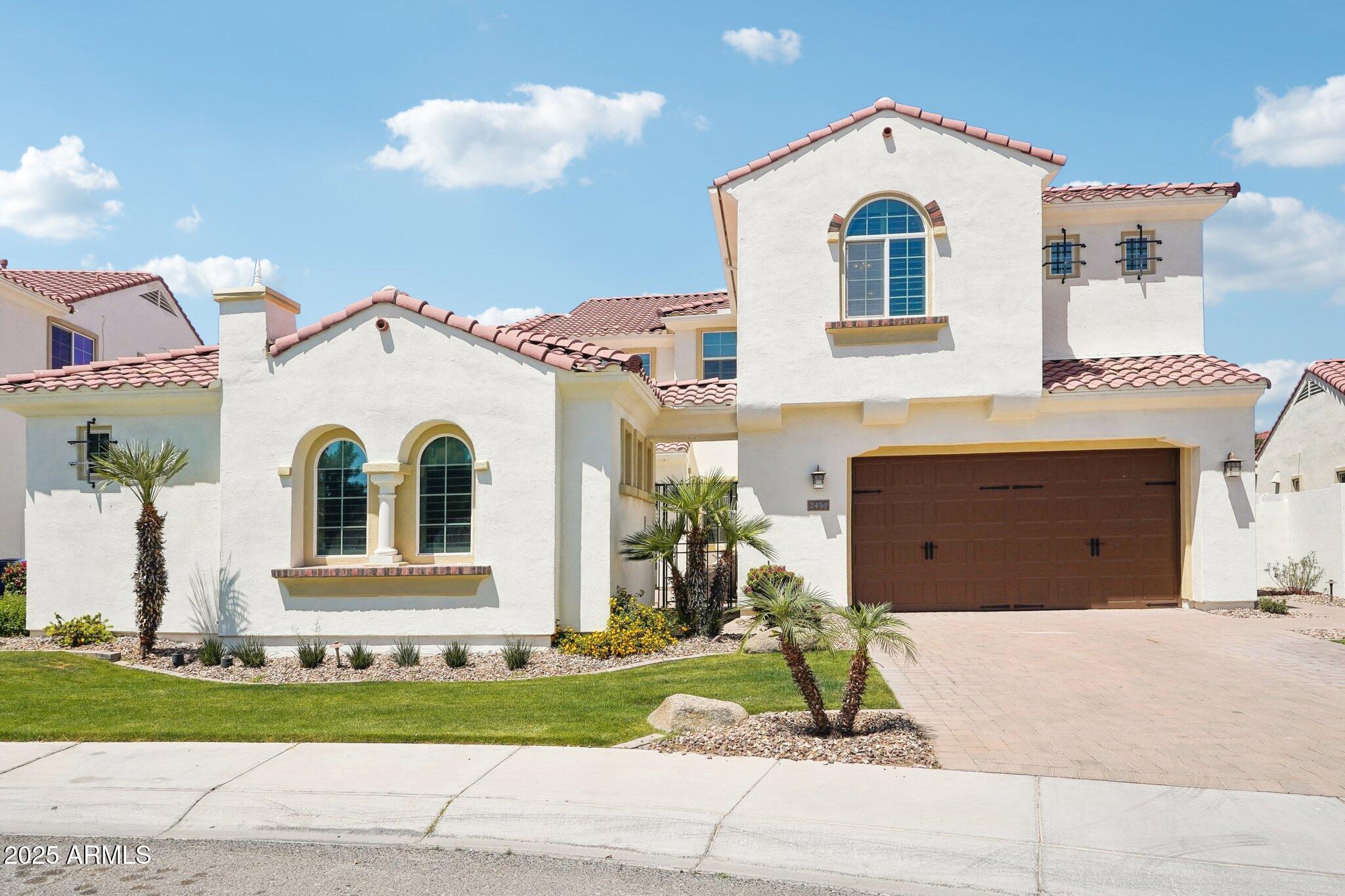 2454 W HOPE Circle