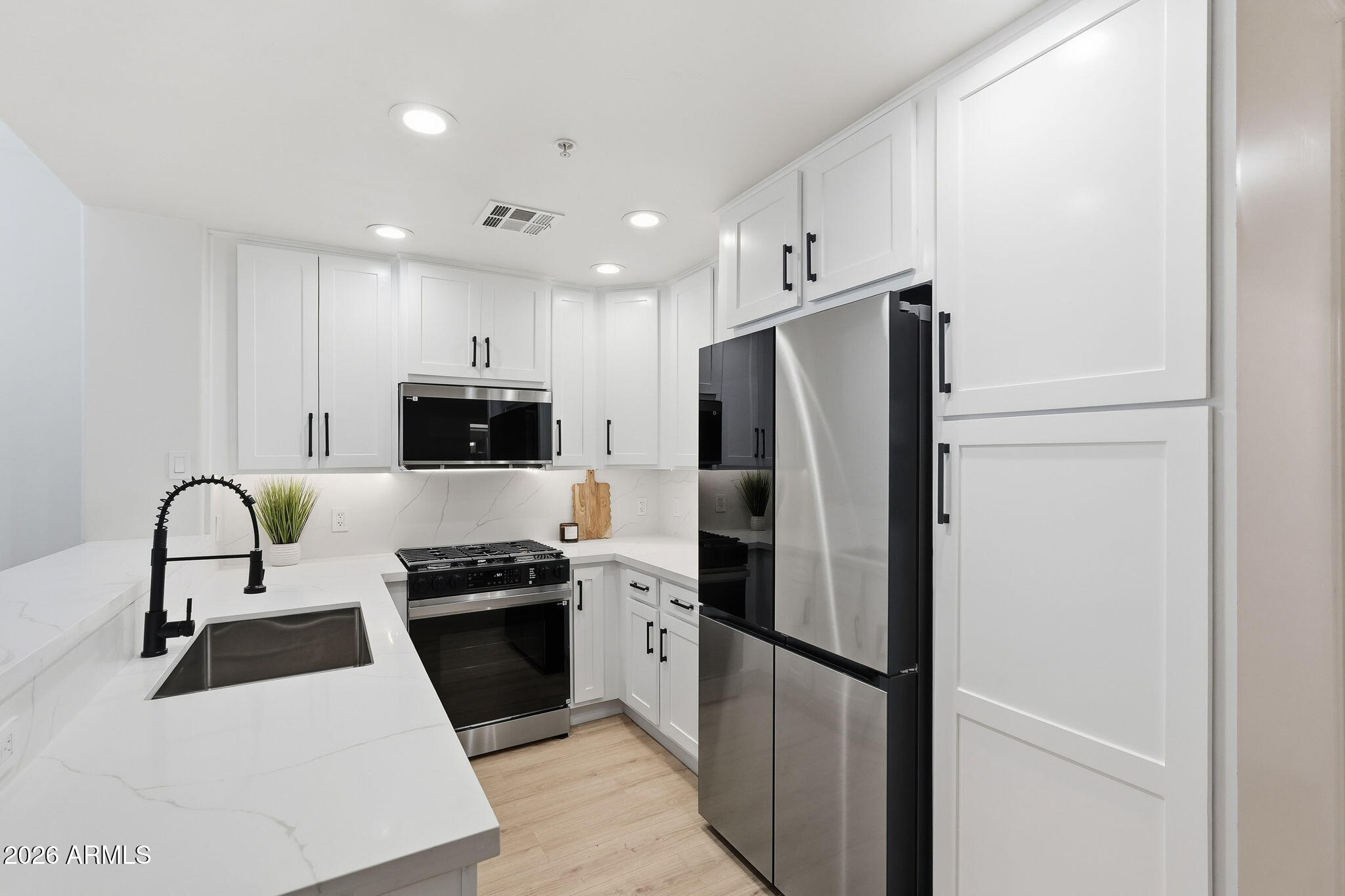 5450 E DEER VALLEY Drive 1200