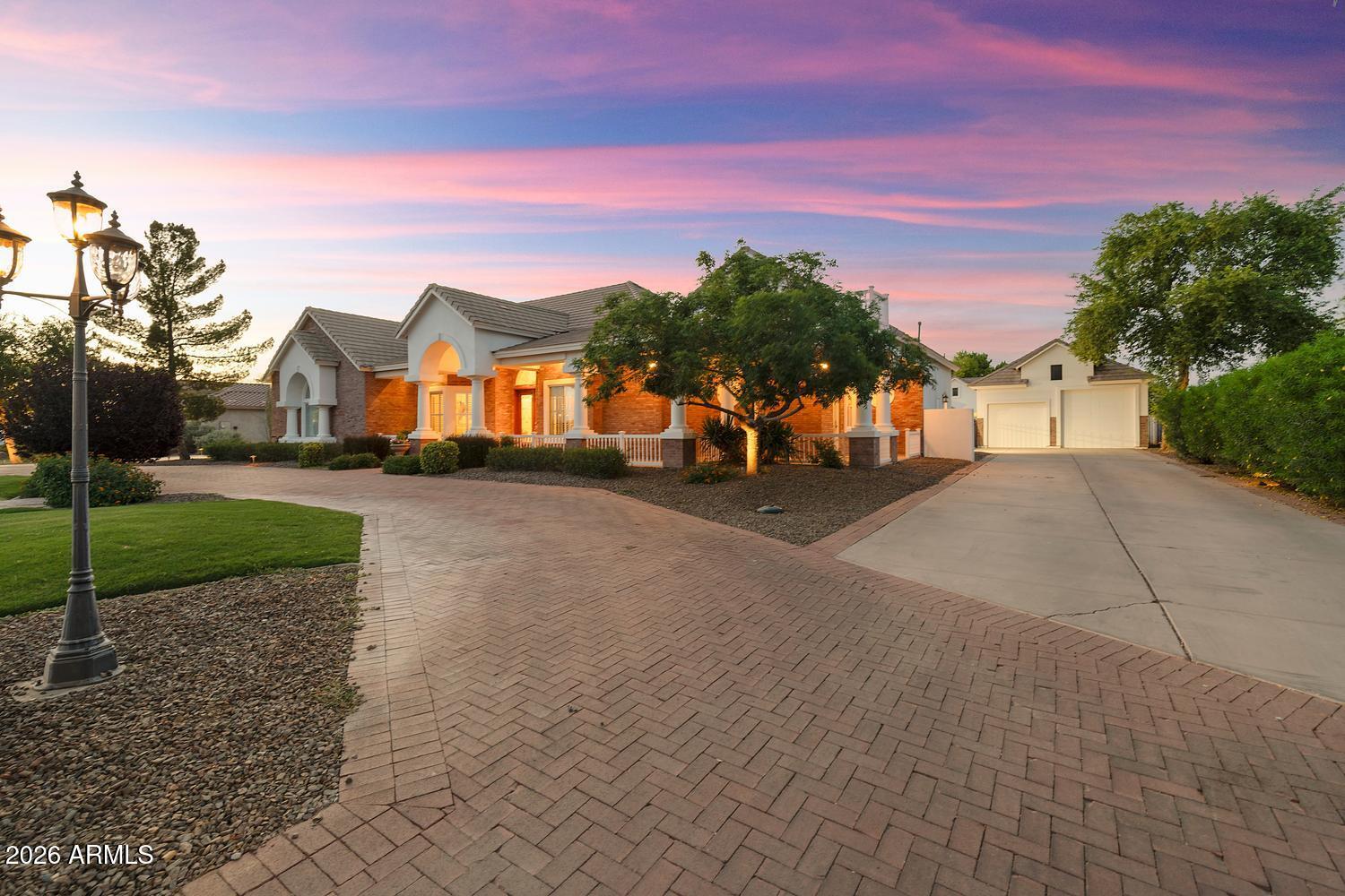 88 E TOLEDO Court