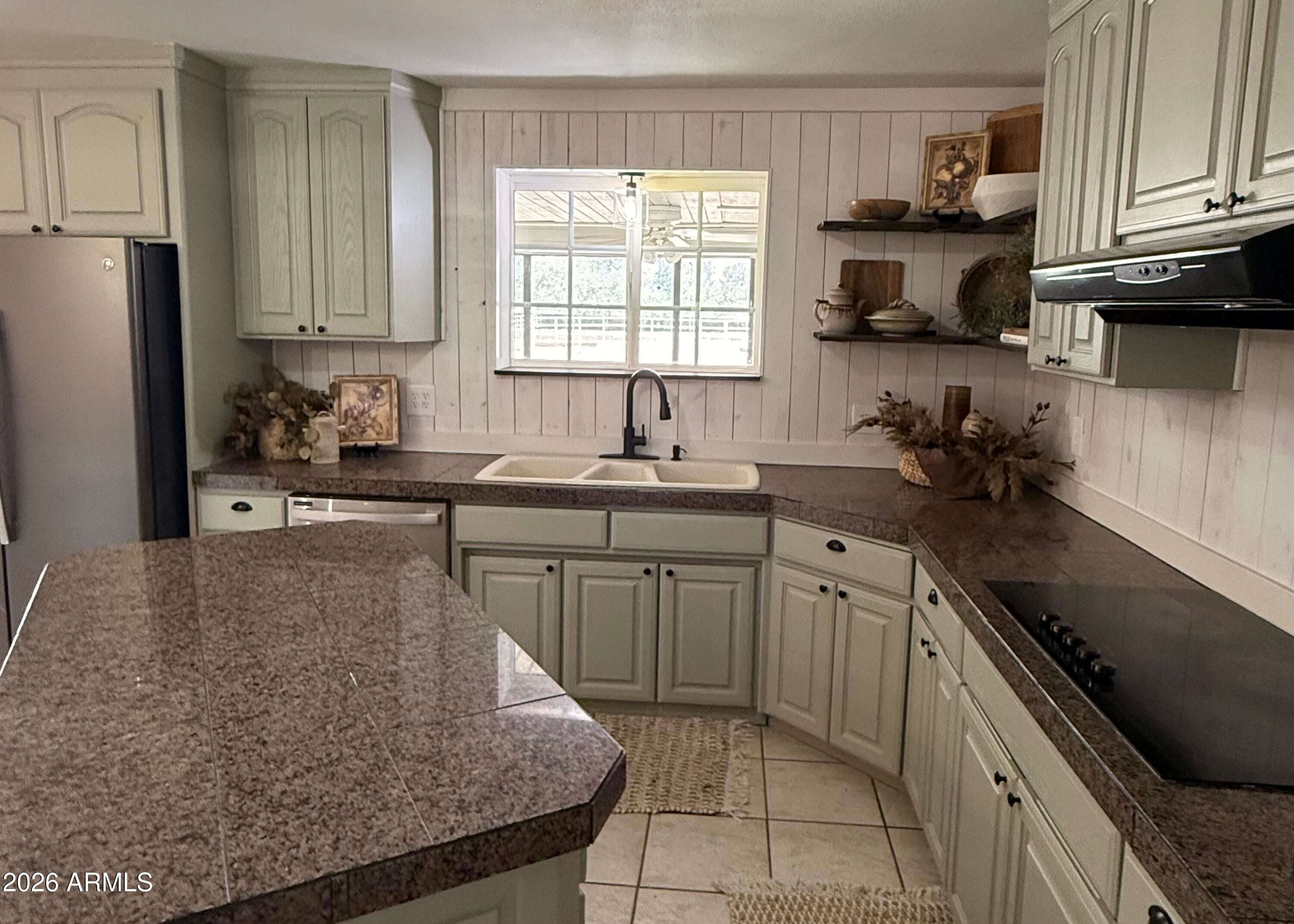 228 W CALLE TUBERIA --