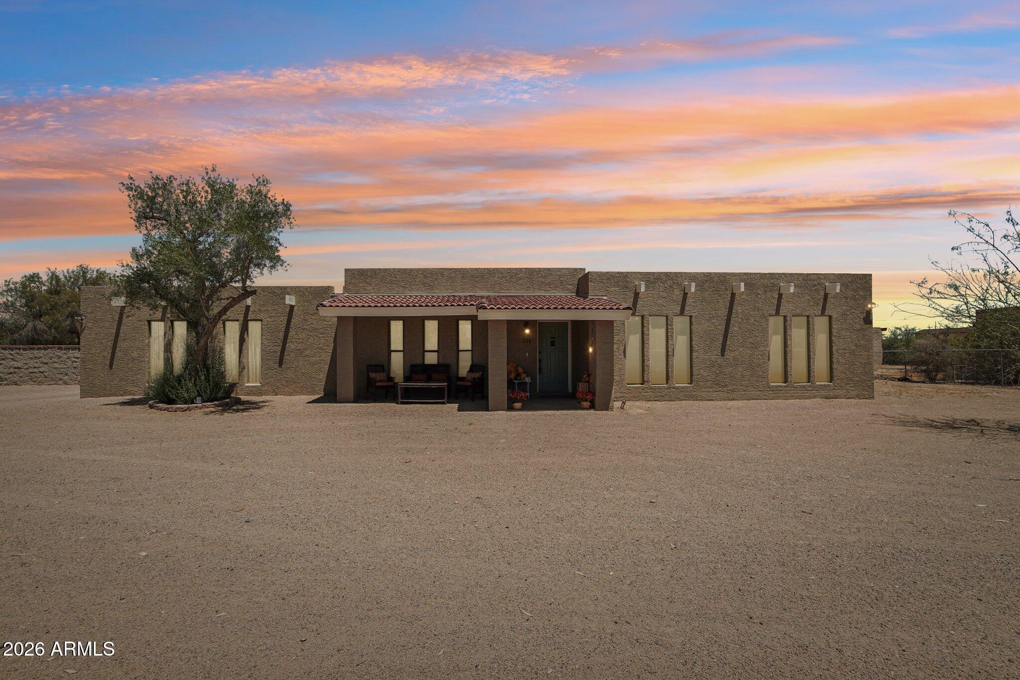 228 W CALLE TUBERIA --