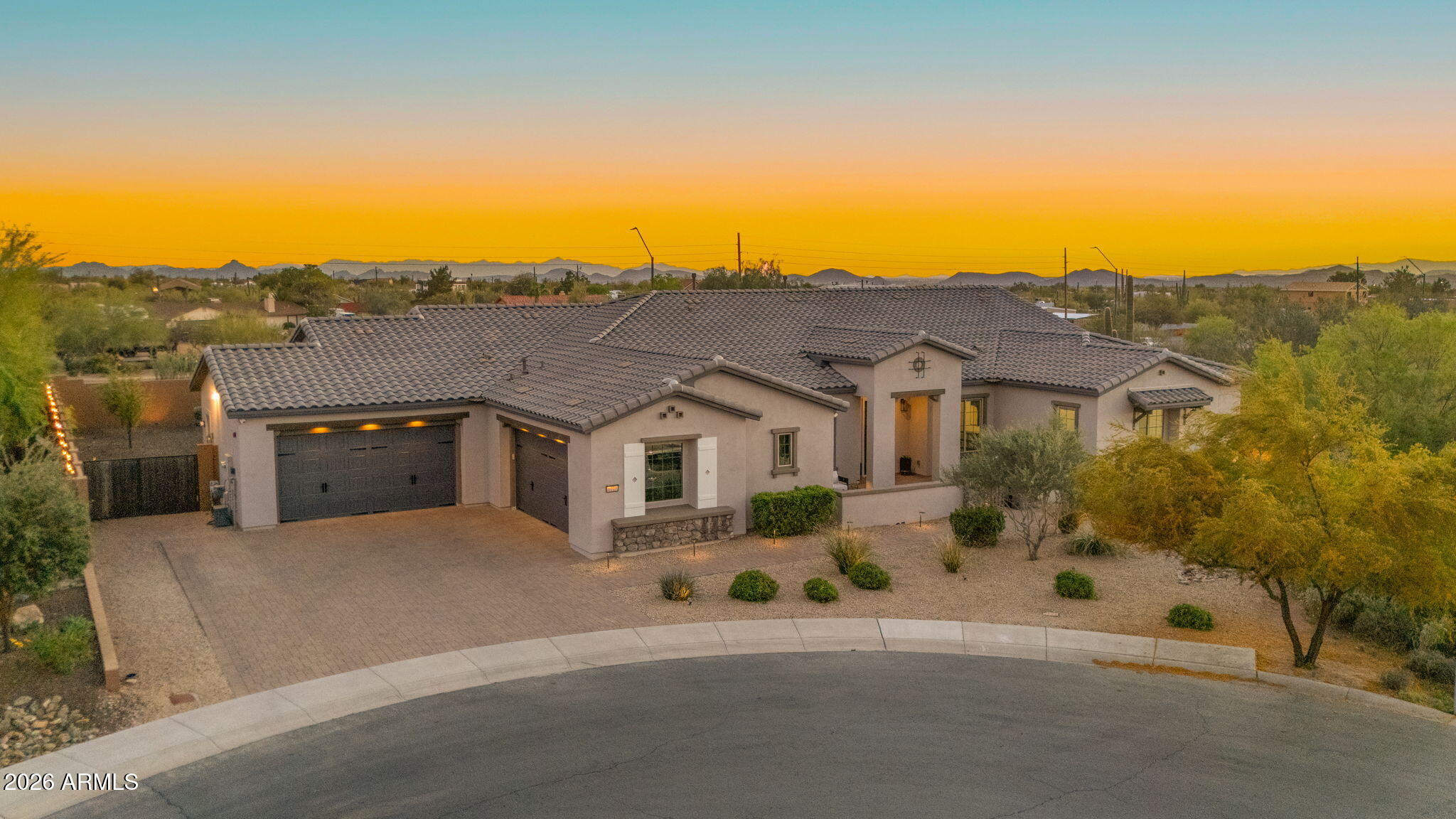 LONE MOUNTAIN - Residential