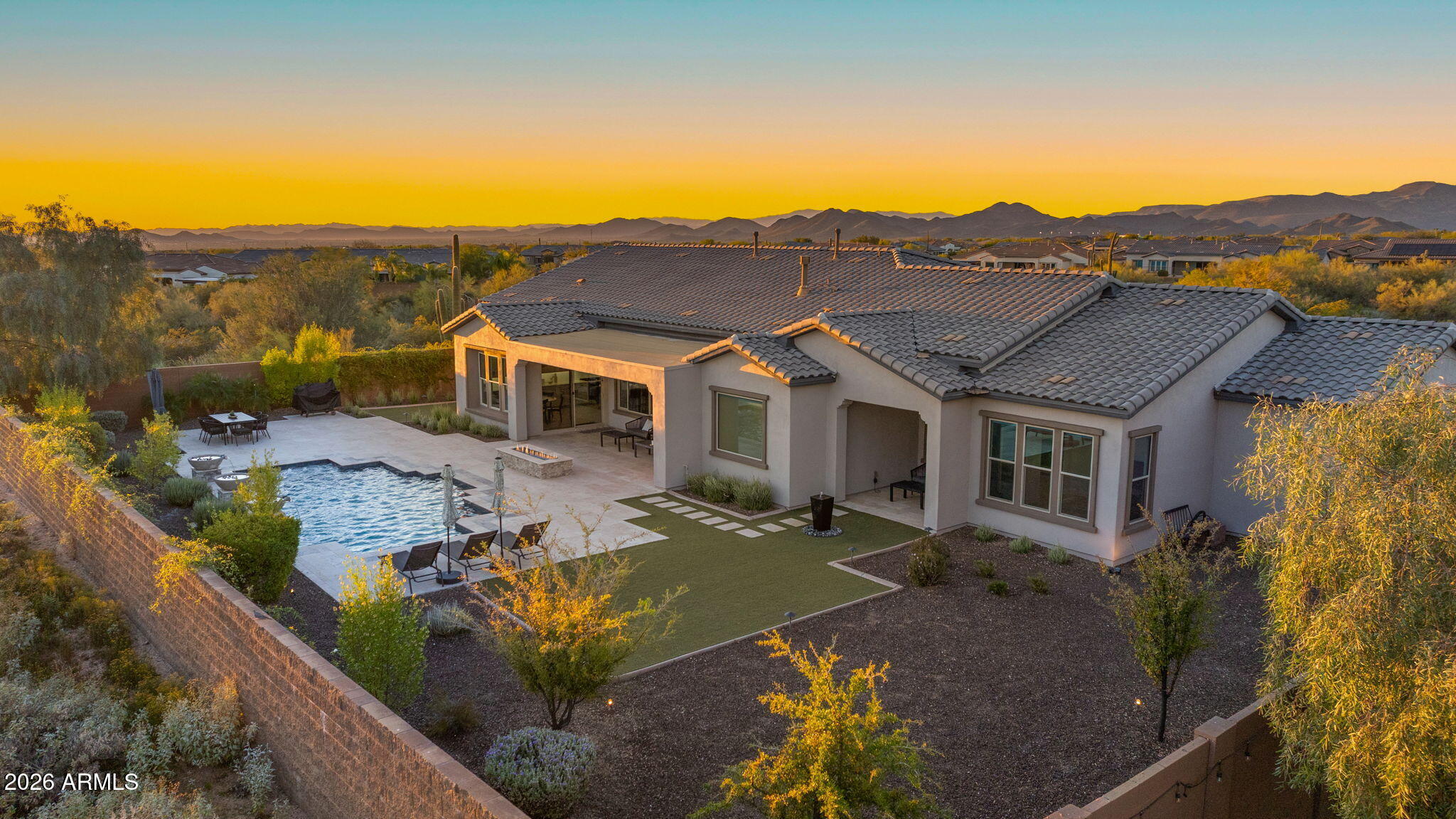 LONE MOUNTAIN - Residential